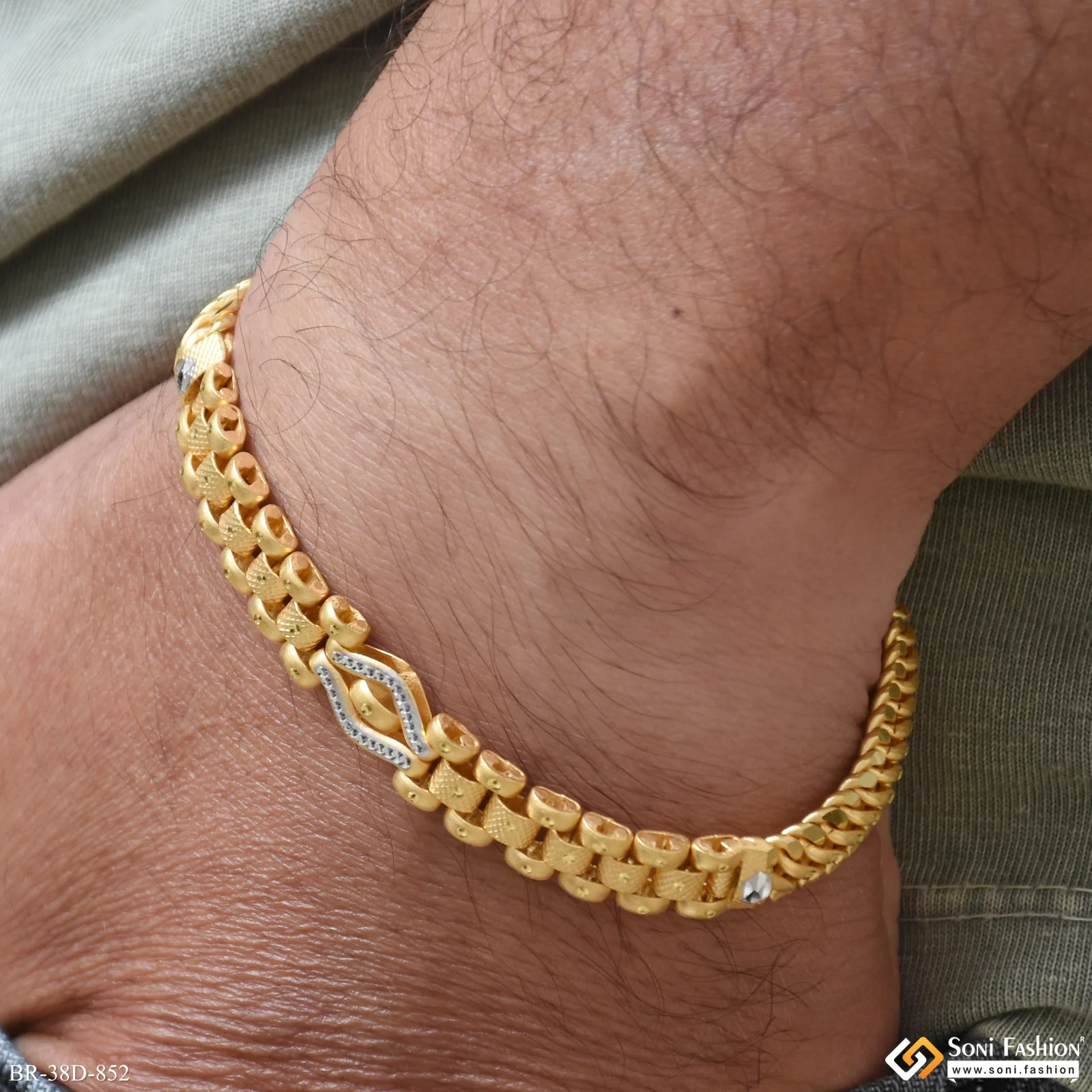 1 Gram Gold Plated Excellent Design Box Bracelet for Men - Style D852