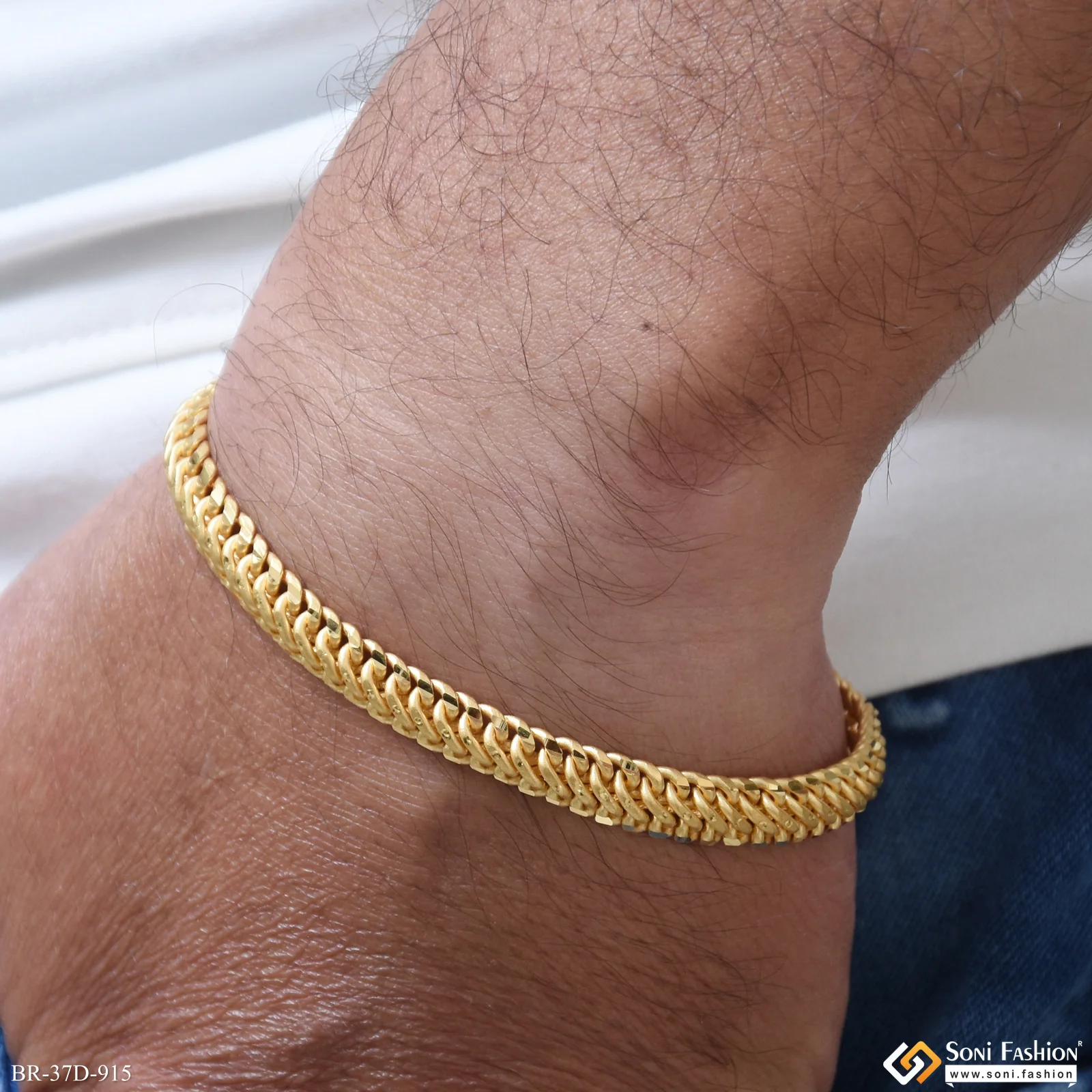 1 Gram Gold Plated Exciting Design Link Bracelet for Men - Style D915
