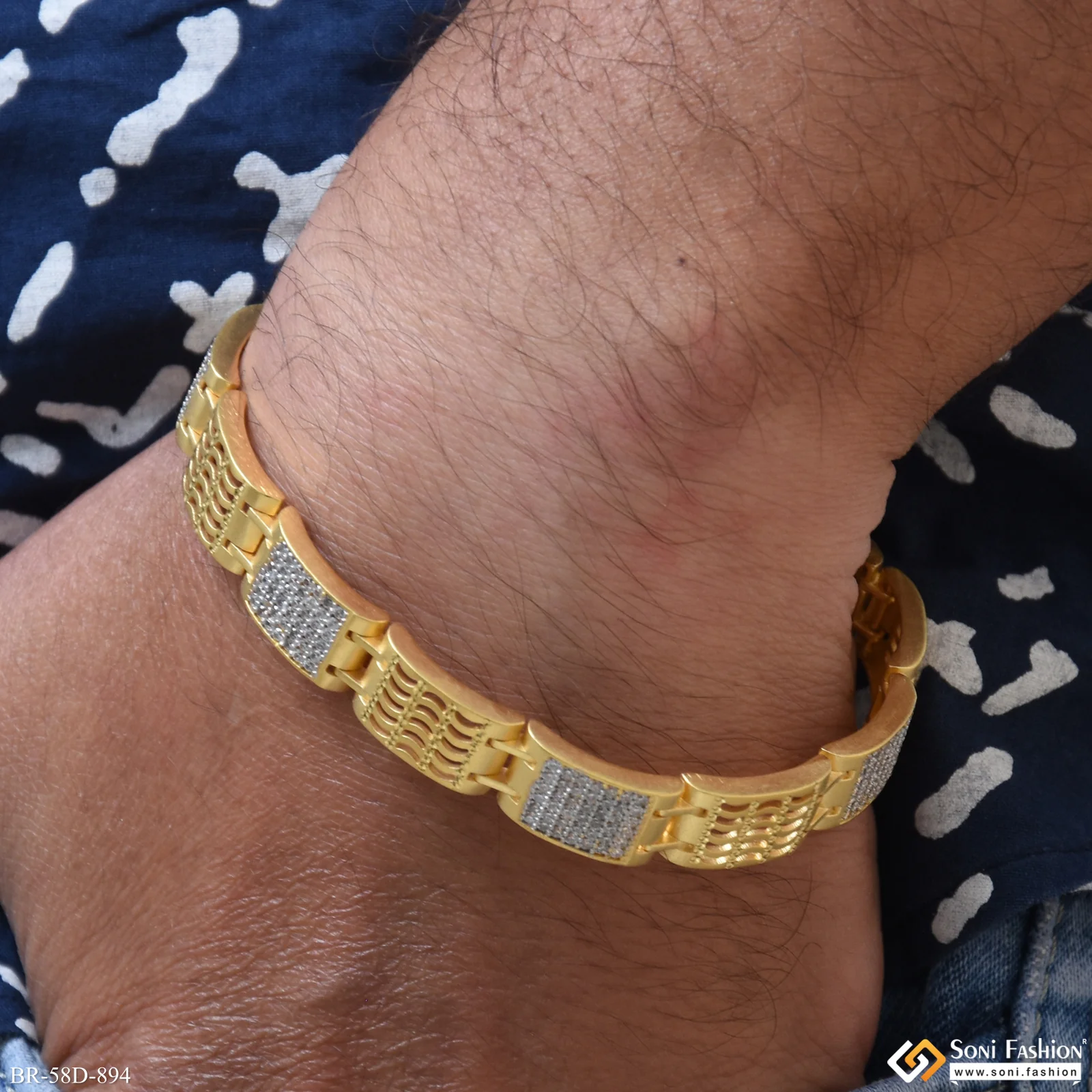 1 Gram Gold Plated Glamorous Design Bracelet for Men - Style D894