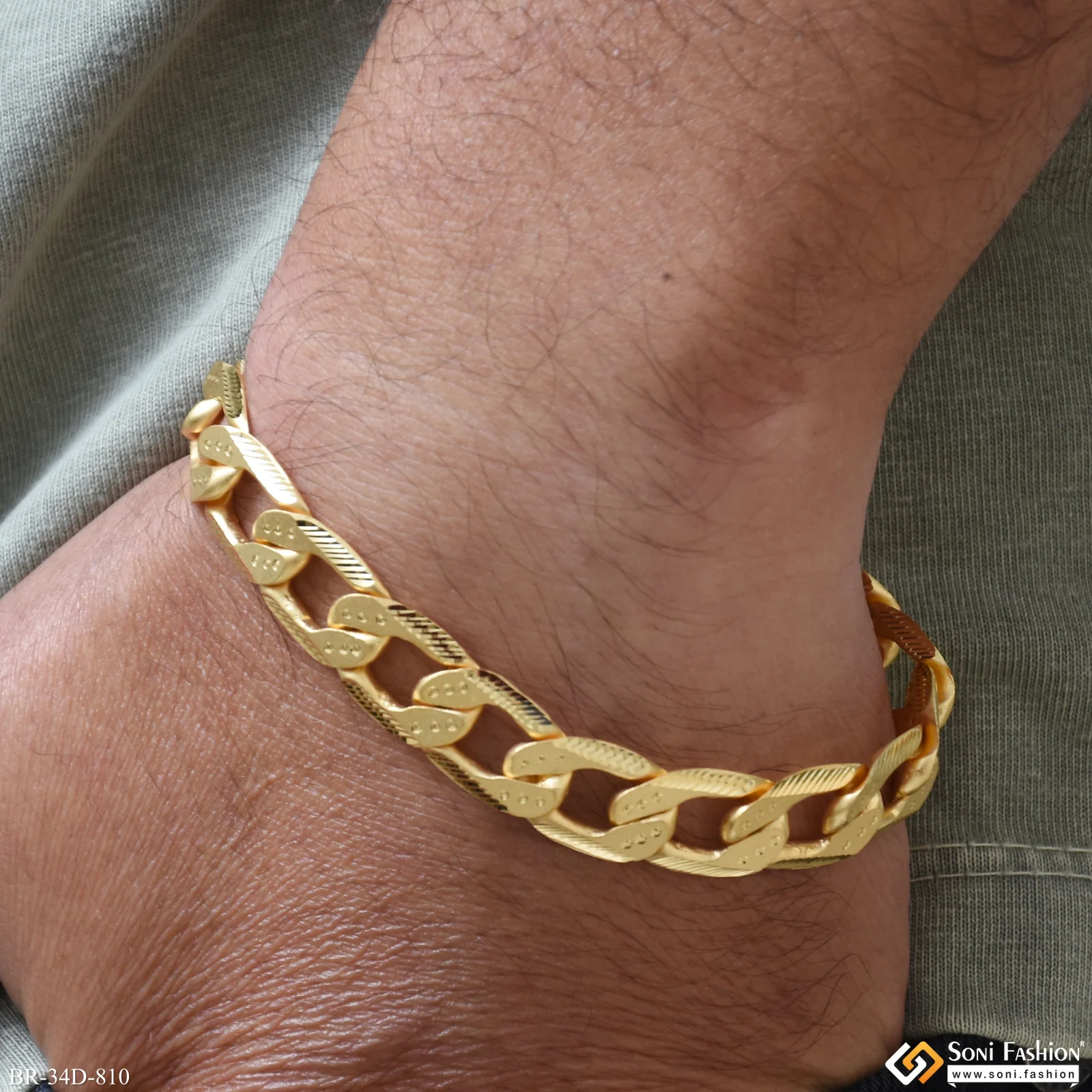 1 Gram Gold Plated Glittering Design Link Bracelet for Men - Style D810