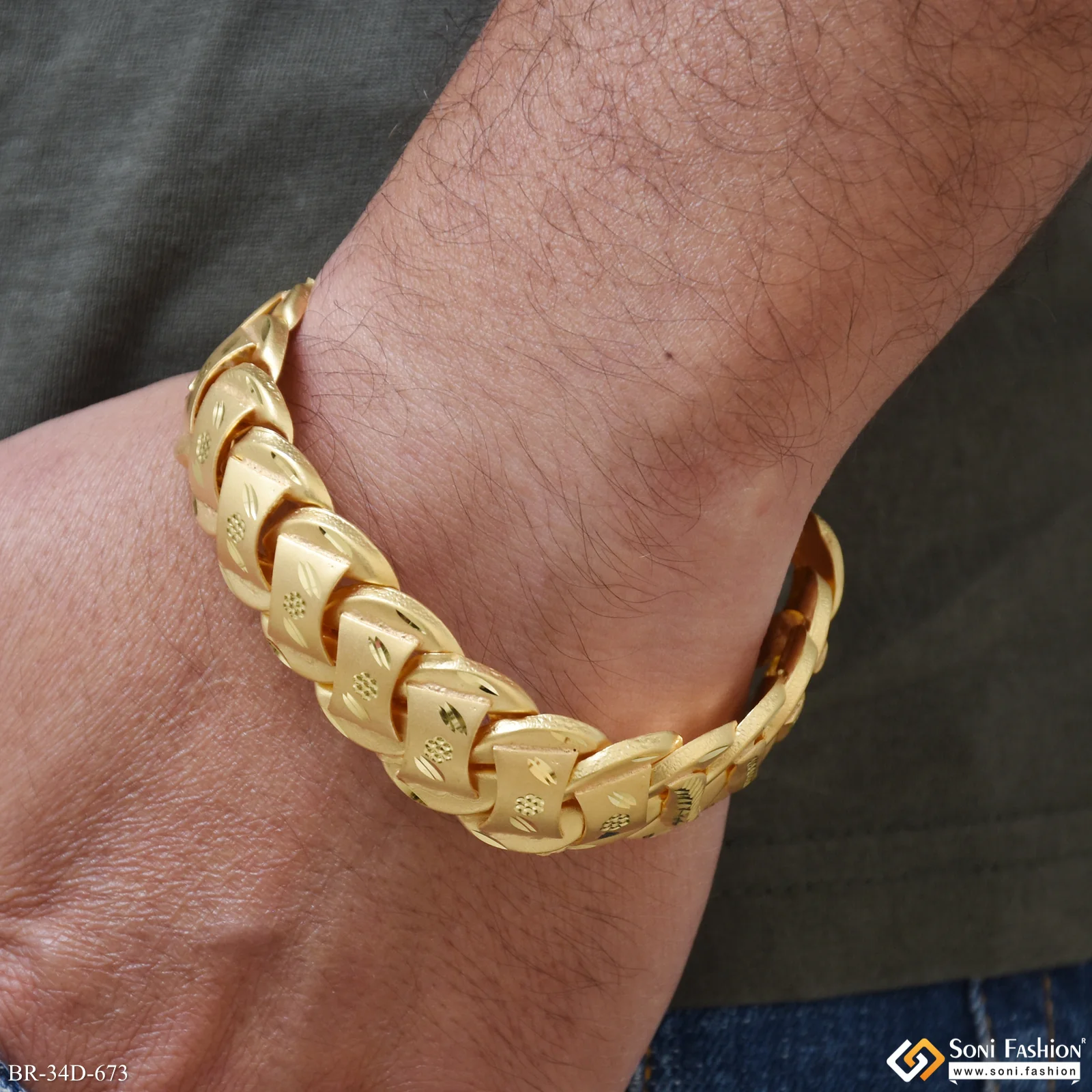 1 Gram Gold Plated Gold Plated Pokal Bracelet for Men - Style D673