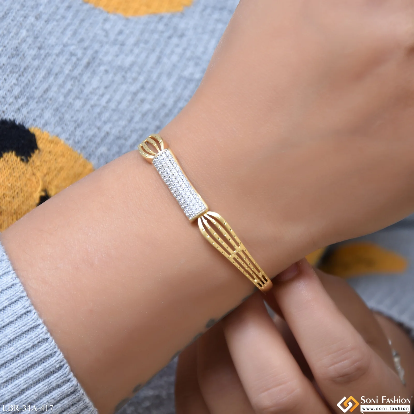 1 Gram Gold Plated Graceful Design Bracelet for Ladies - Style A417