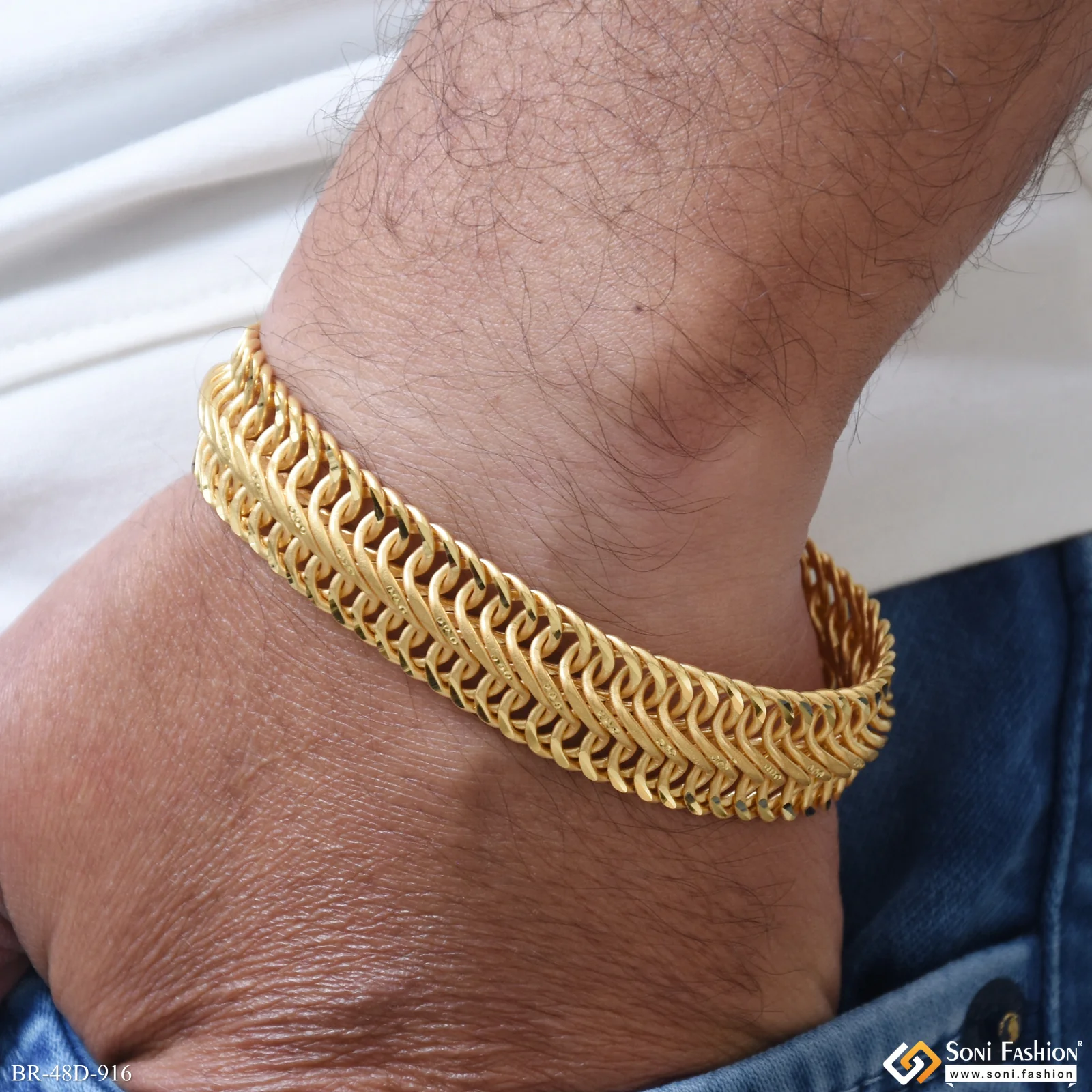 1 Gram Gold Plated Popular Design Link Bracelet for Men - Style D916