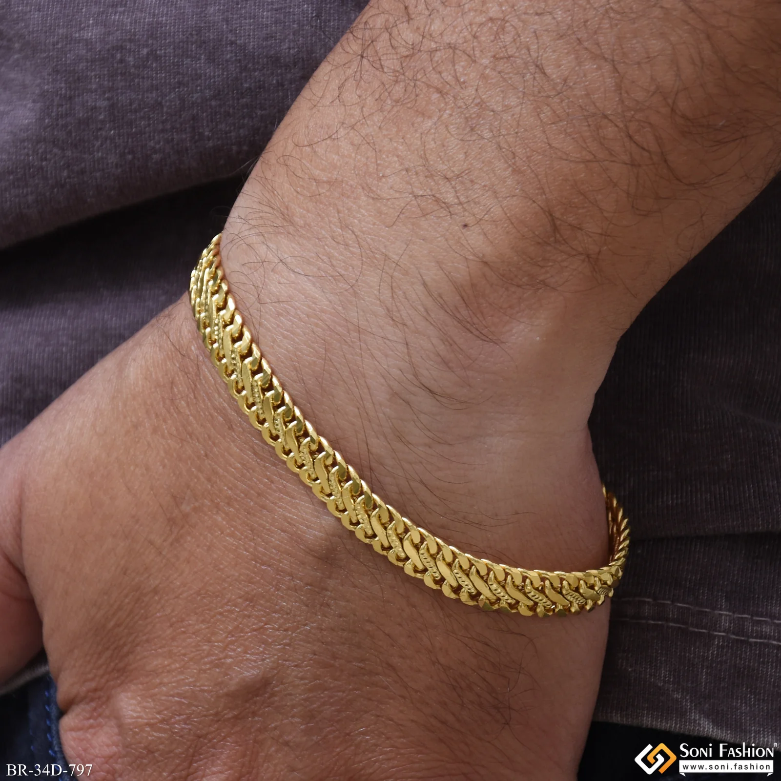 1 Gram Gold Plated Prominent Design Link Bracelet for Men - Style D797