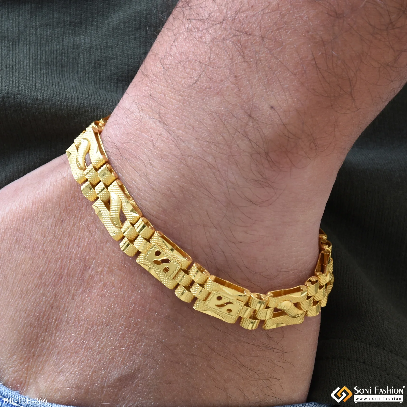 Amazing Design Gold Plated Box Bracelet for Men - Style E266
