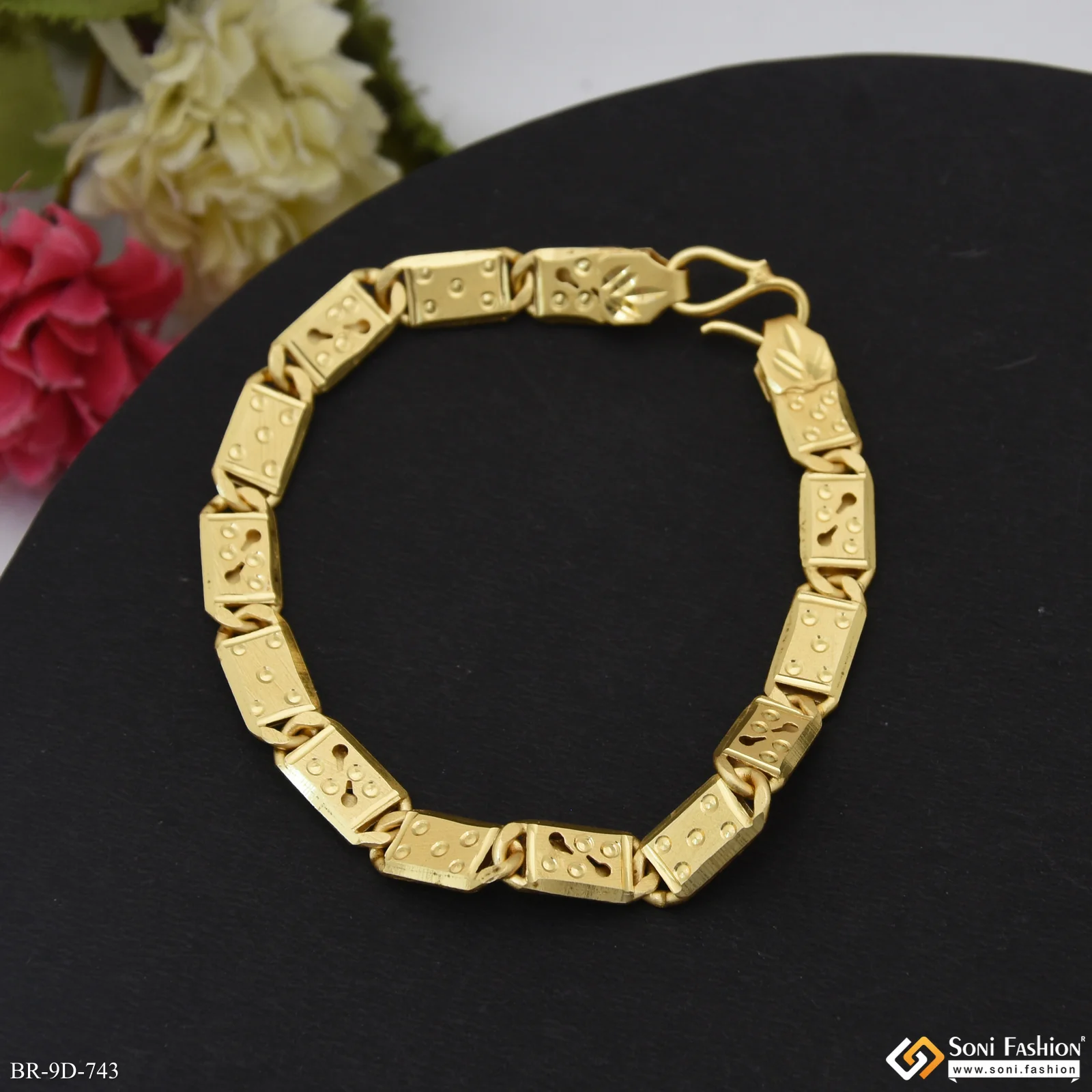 Amazing Design Gold Plated Nawabi Bracelet for Men - Style D743 - Image 4