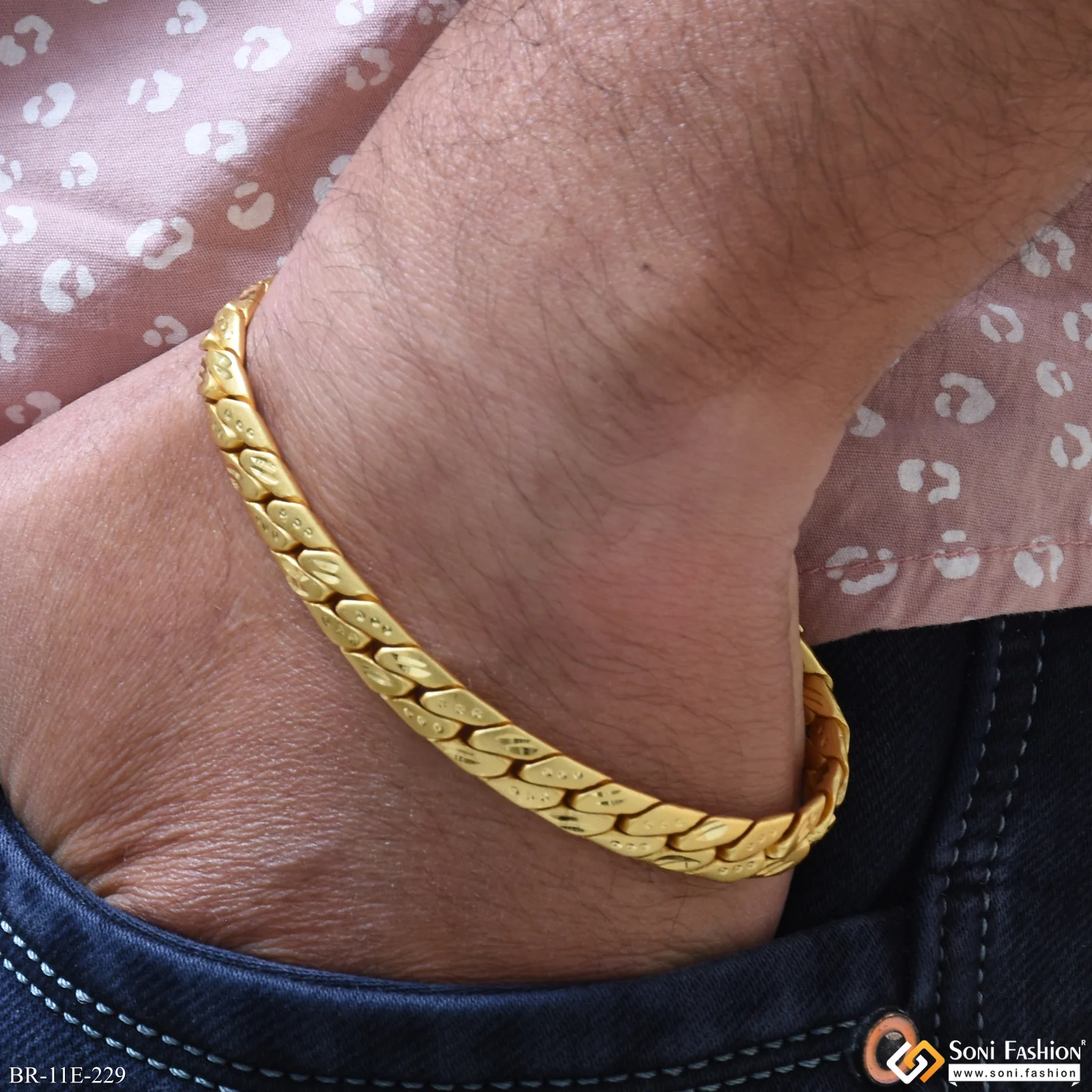 Artisanal Design Gold Plated Bracelet for Men - Style E229