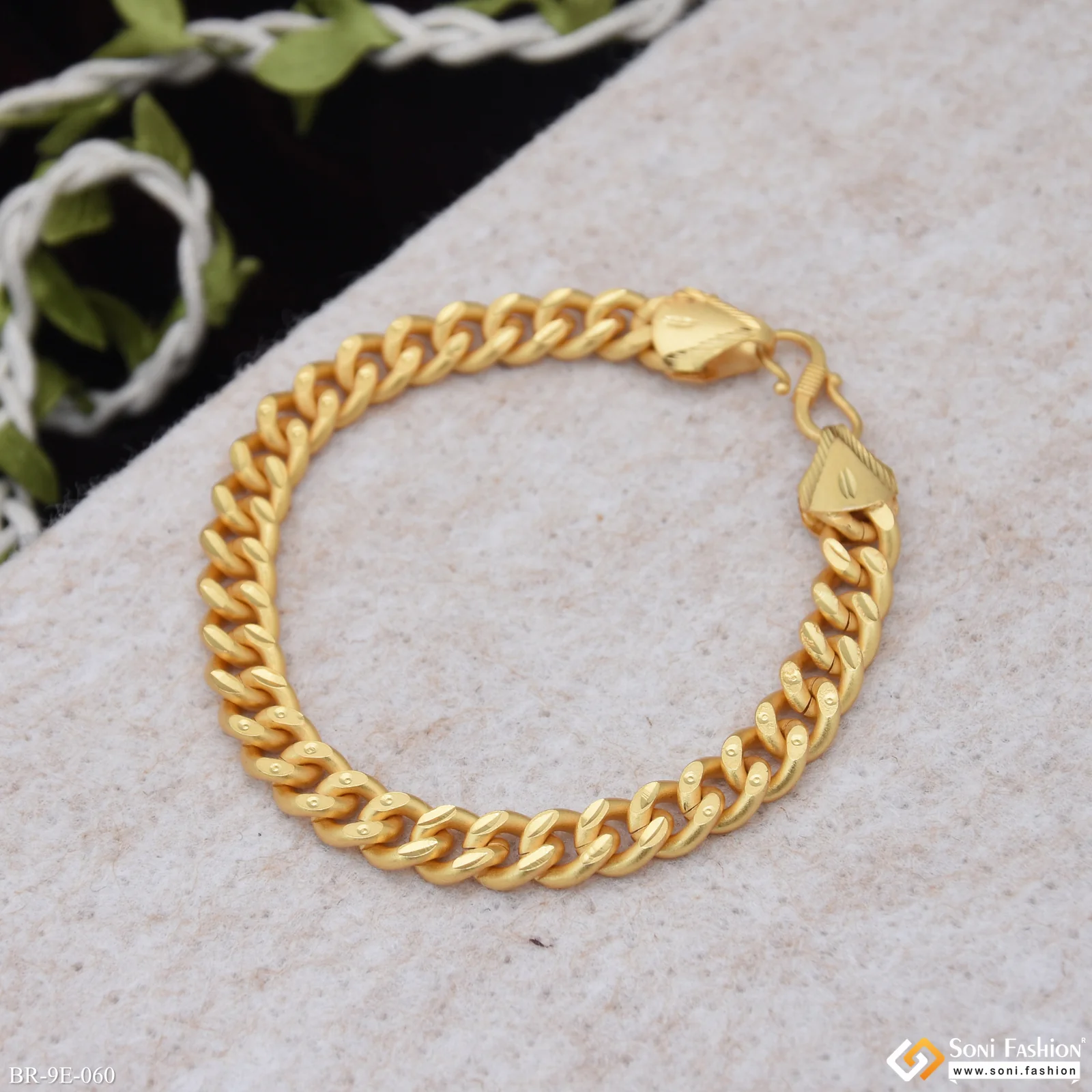 Artisanal Design Gold Plated Link Bracelet for Men - Style E060 - Image 4