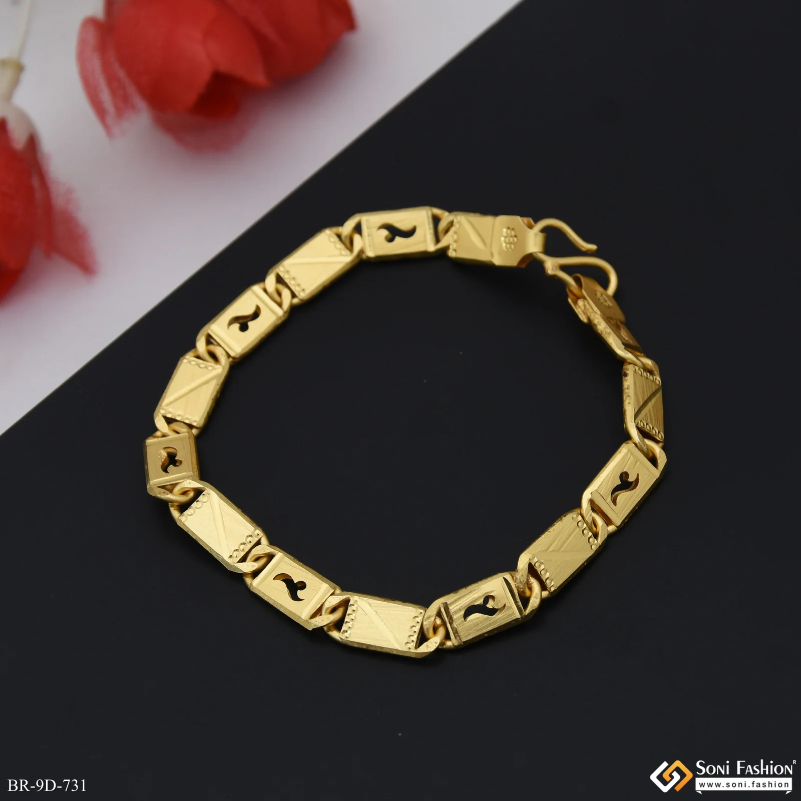 Artisanal Design Gold Plated Nawabi Bracelet for Men - Style D731 - Image 4