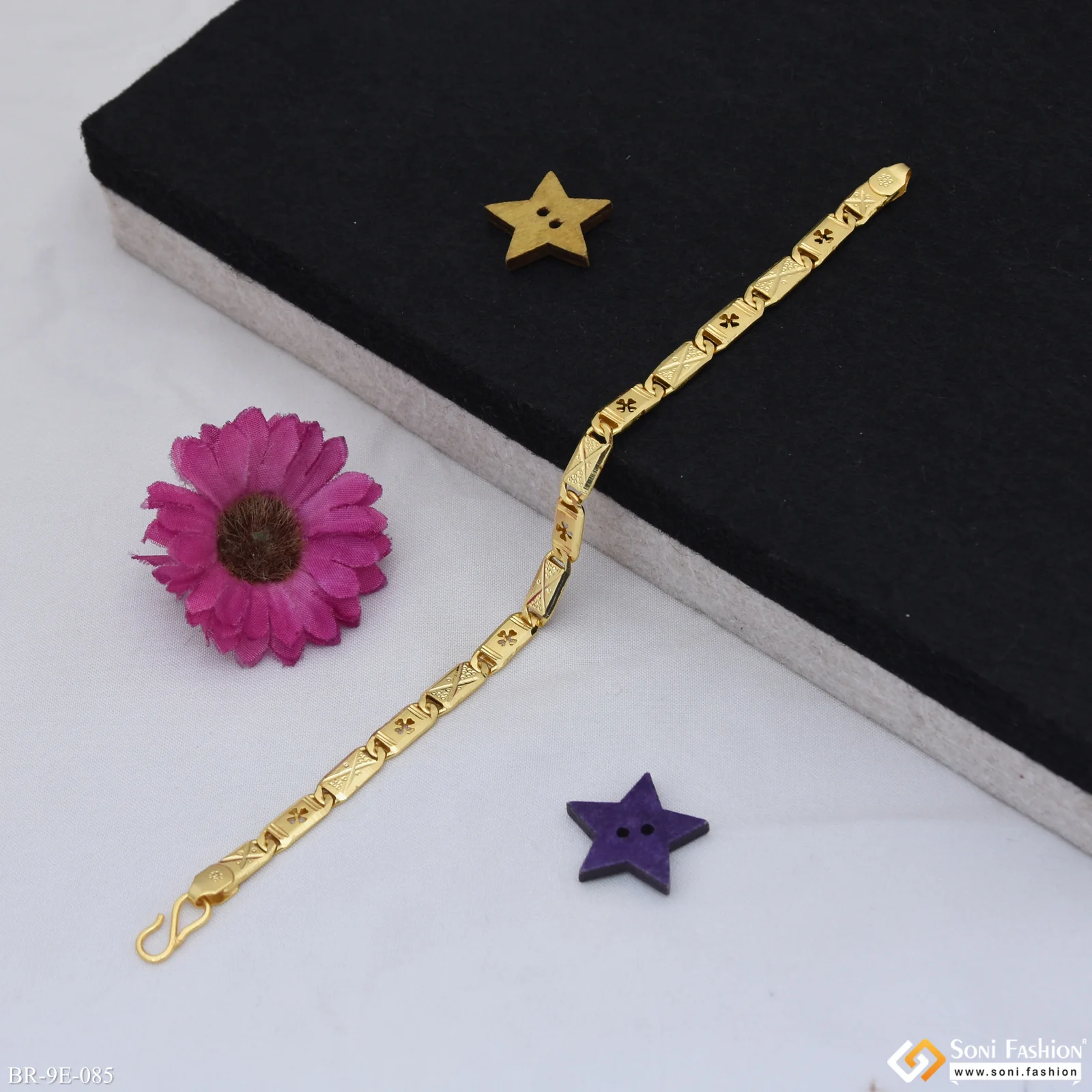 Artisanal Design Gold Plated Nawabi Bracelet for Men - Style E085 - Image 4