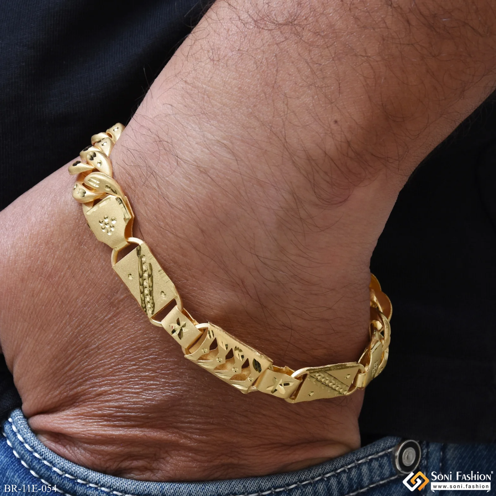 Artisanal Design Gold Plated Pokal Bracelet for Men - Style E054