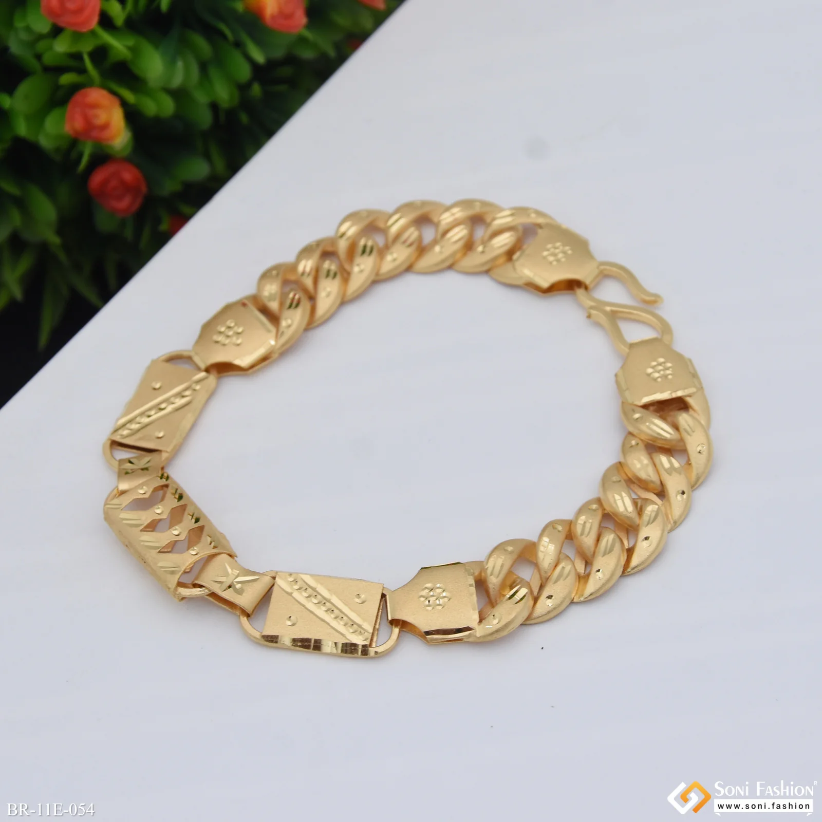 Artisanal Design Gold Plated Pokal Bracelet for Men - Style E054 - Image 4