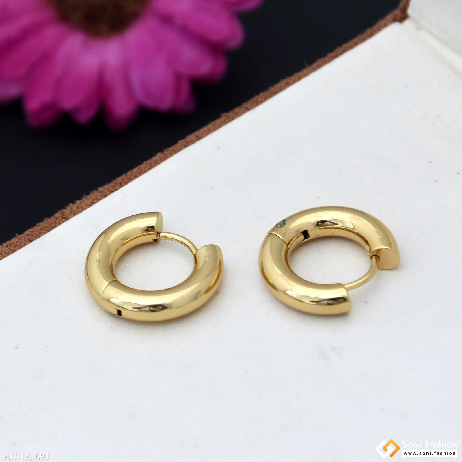 Artisanal Design Golden Color Stud Earring for Men (2 Pc) - Style A091 - Image 4