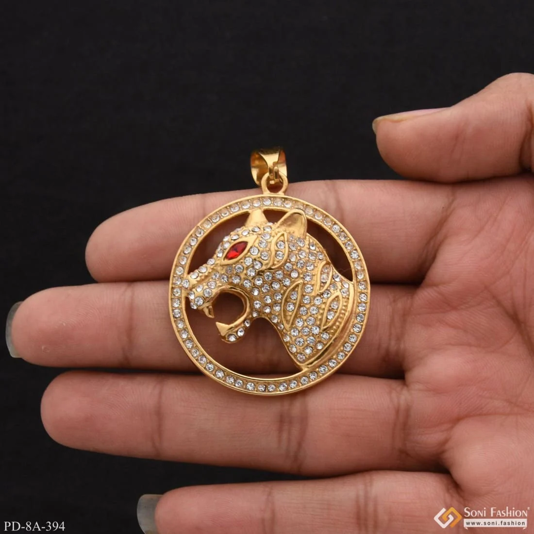 Attractive Jaguar Face With Diamonds In Round Pendant - Gold Plated - Style A394