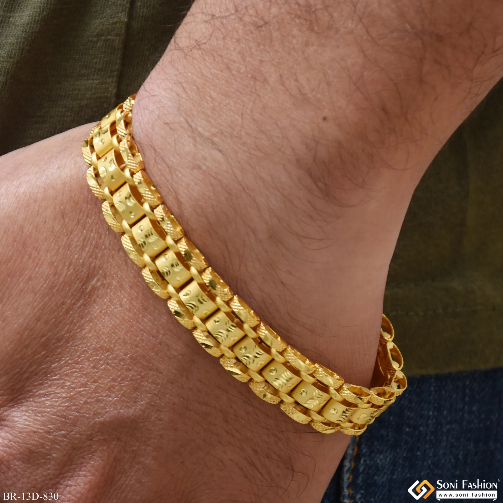 Awesome Design Gold Plated Box Bracelet for Men - Style D830