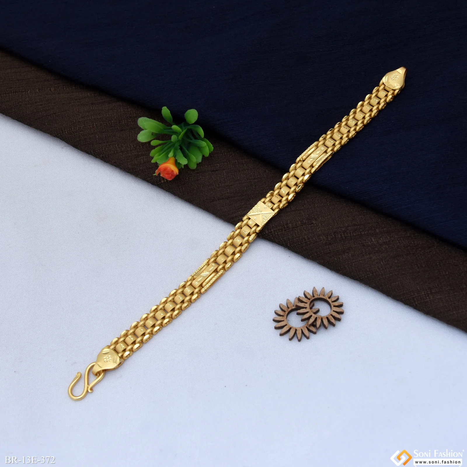 Awesome Design Gold Plated Box Bracelet for Men - Style E372 - Image 5