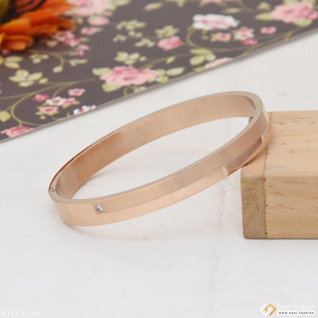 Beautiful Design Premium-Grade Quality Golden Color Kada - Style A369 - Image 2