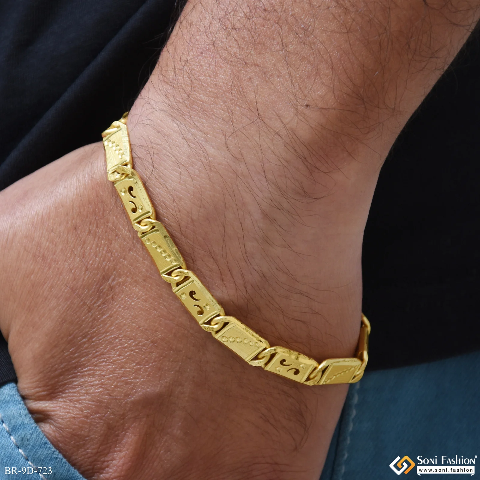 Best Quality Gold Plated Nawabi Bracelet for Men - Style D723 - Image 2