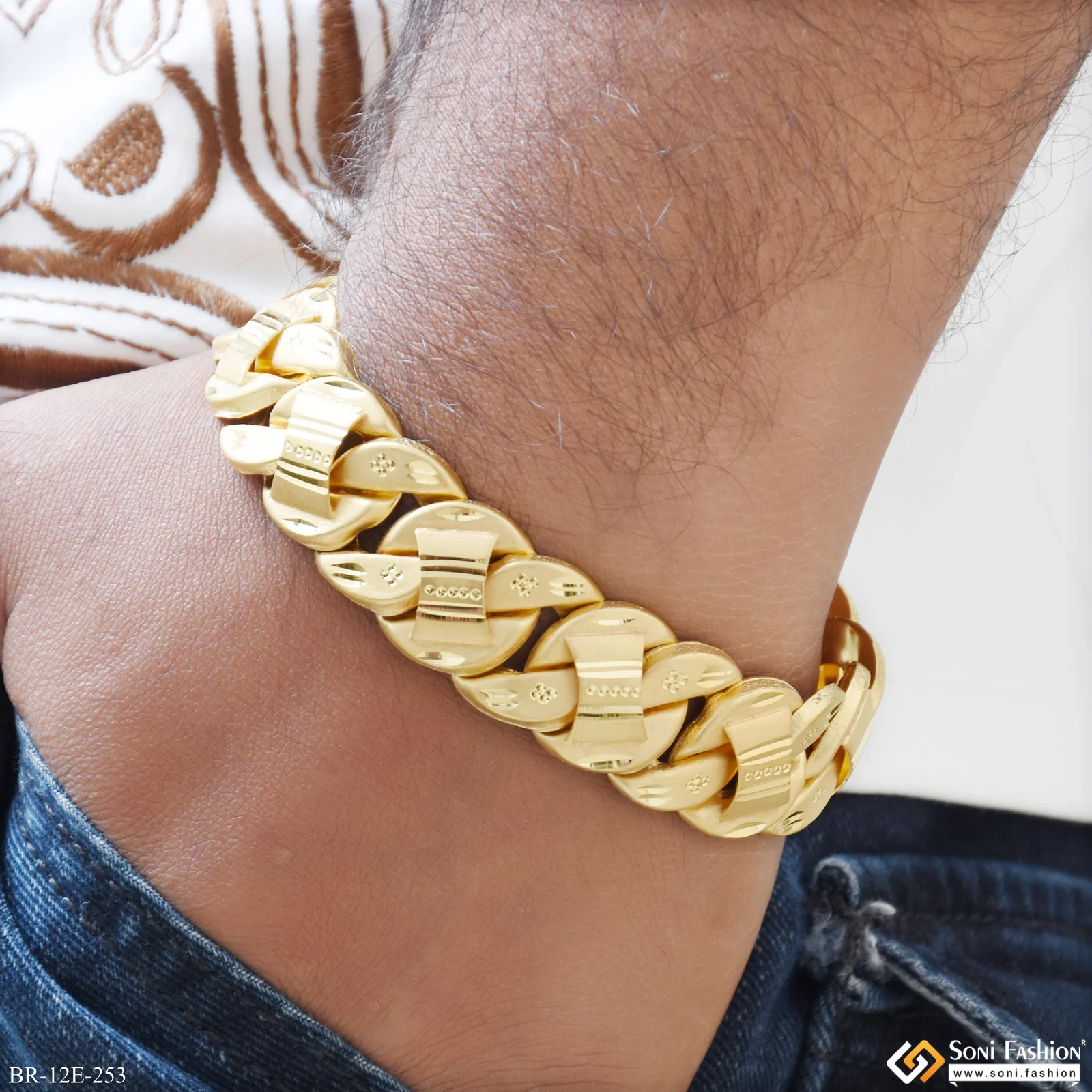 Best Quality Gold Plated Pokal Bracelet for Men - Style E253