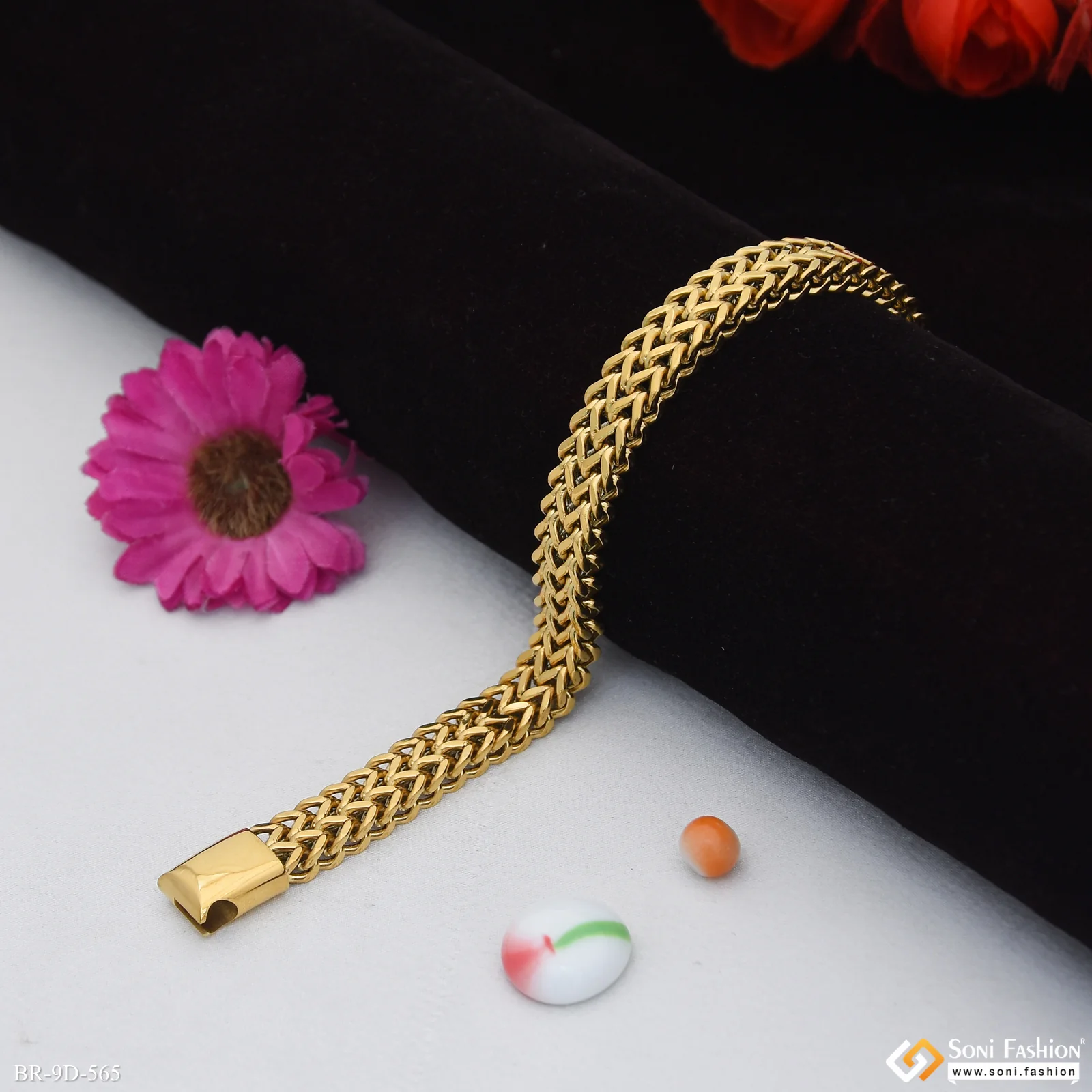 Best Quality Golden Color Stainless Steel Bracelet for Men - Style D565 - Image 2