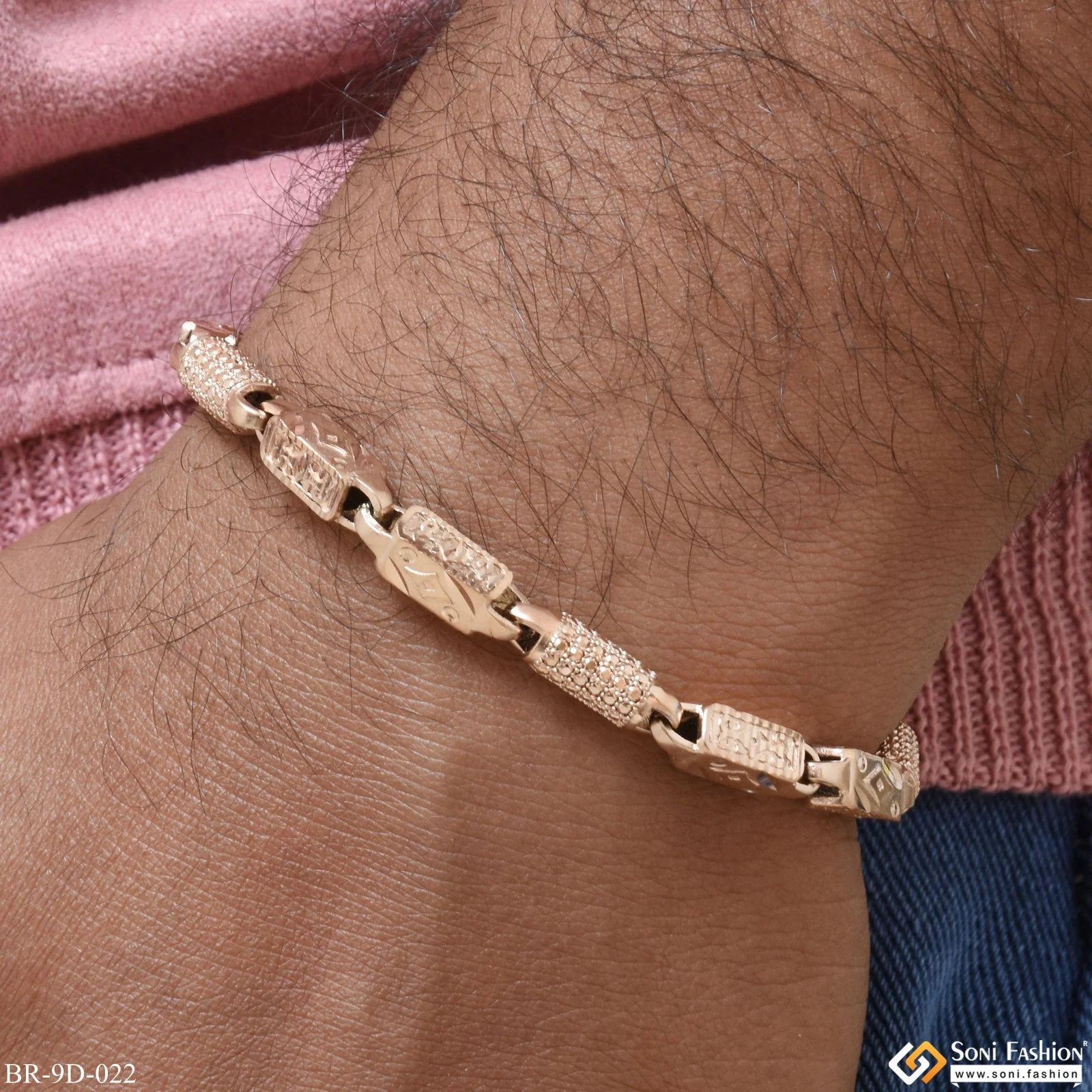 Best Quality Prominent Design Rose Gold Color Bracelet for Men - Style D022