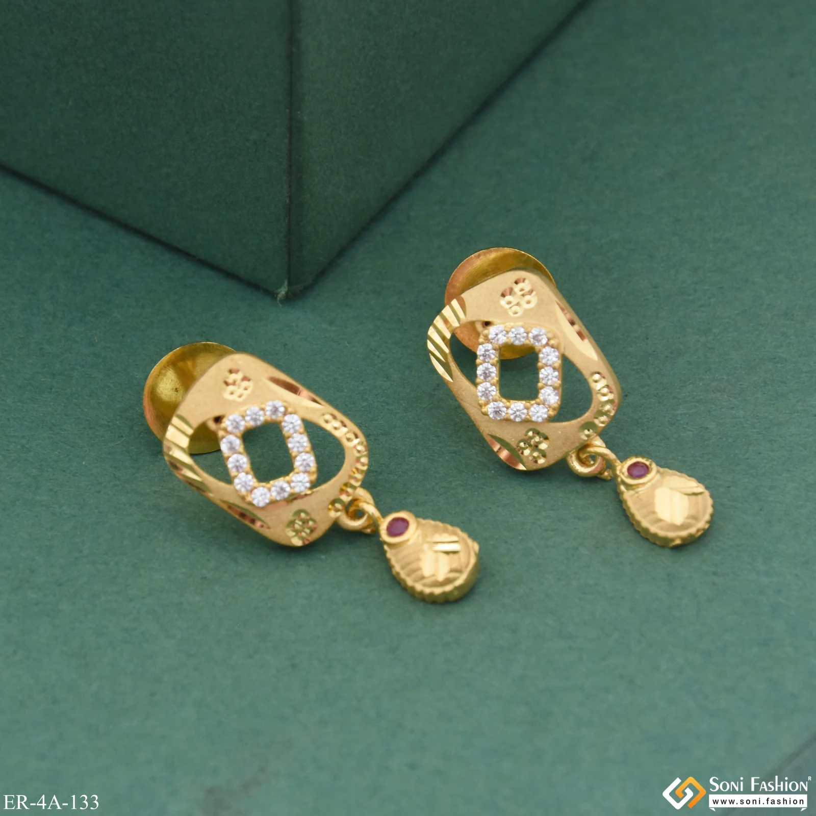 Brilliant Design Sparkling Design Gold Plated Earrings for Ladies - Style A133 - Image 5