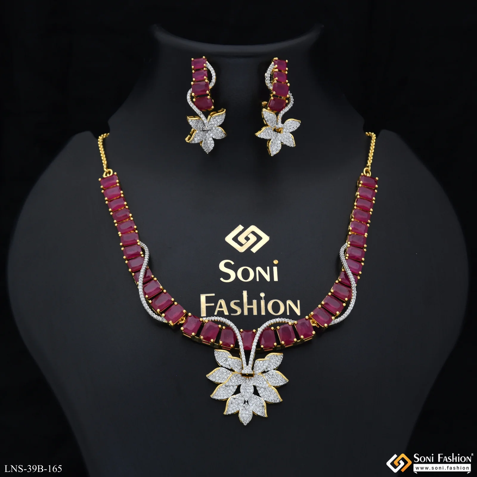 Charming Design Gold Plated Diamond Necklace Set for Ladies - Style B165