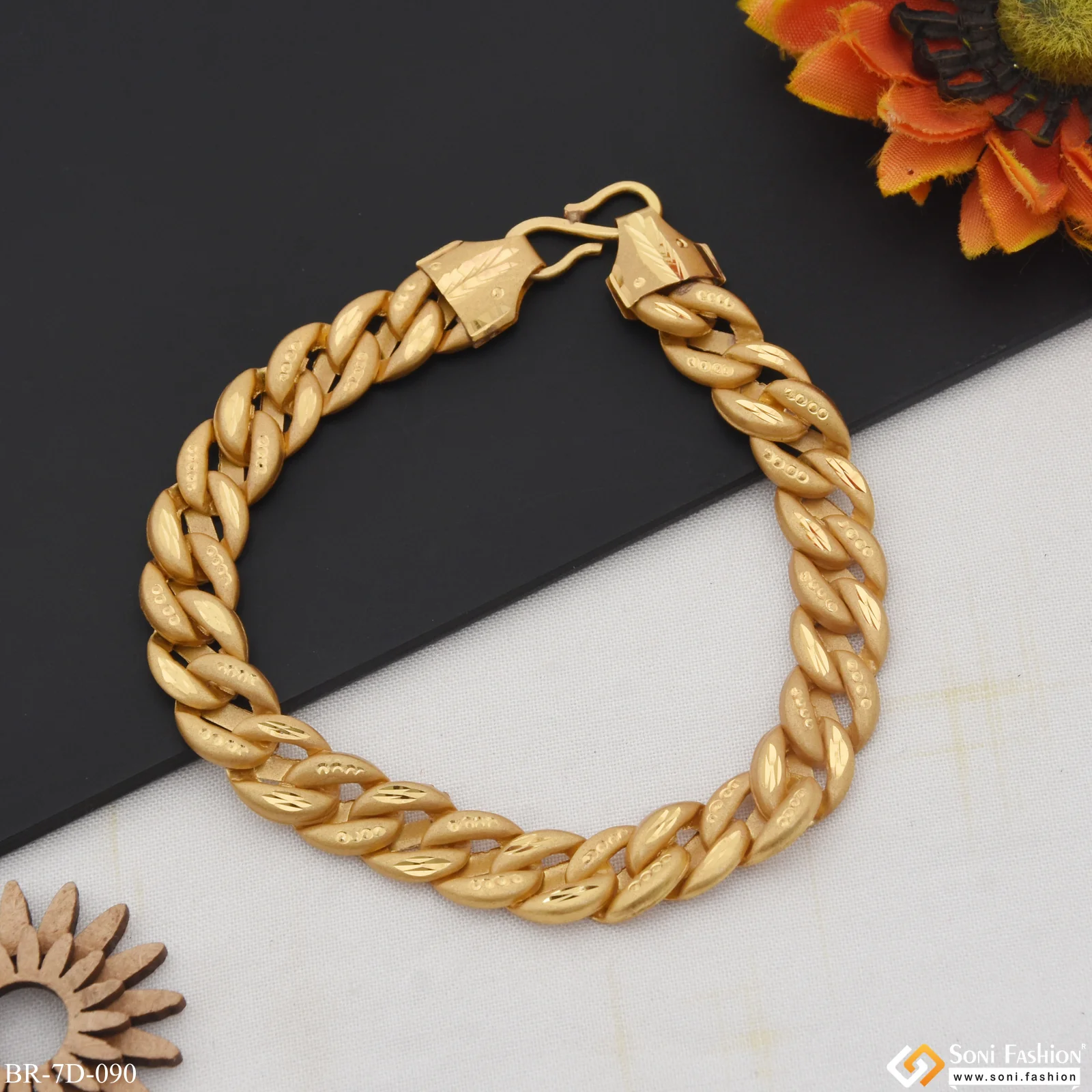 Chic Design Superior Quality Gold Plated Pokal Bracelet for Men - Style D090 - Image 4