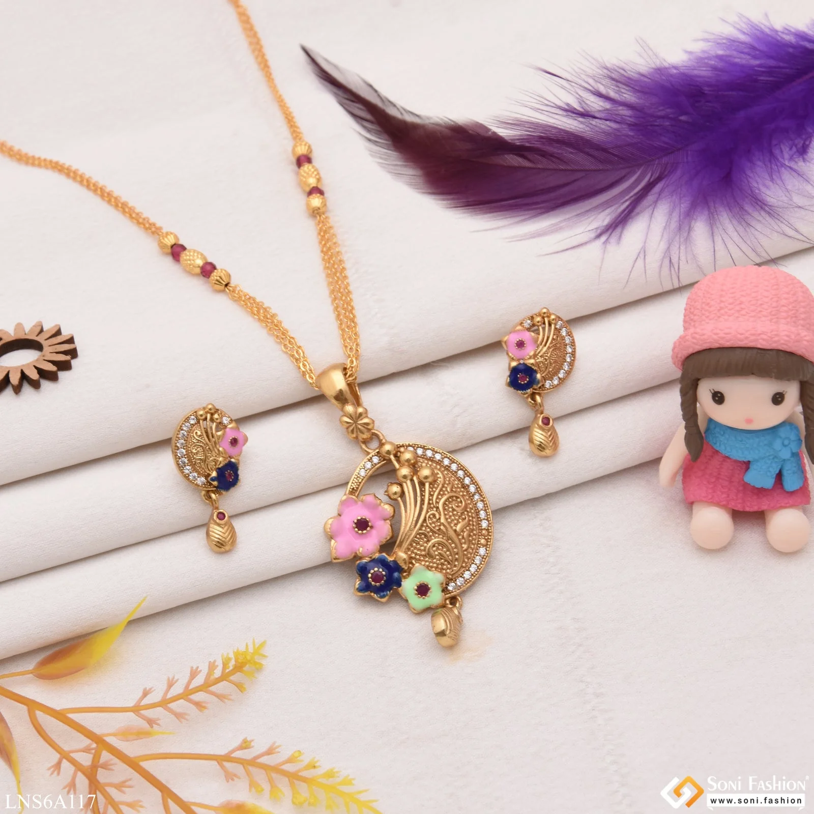 Cool Design Flower with Diamond Golden Color Necklace Set for Women - Style LNSA117 - Image 4