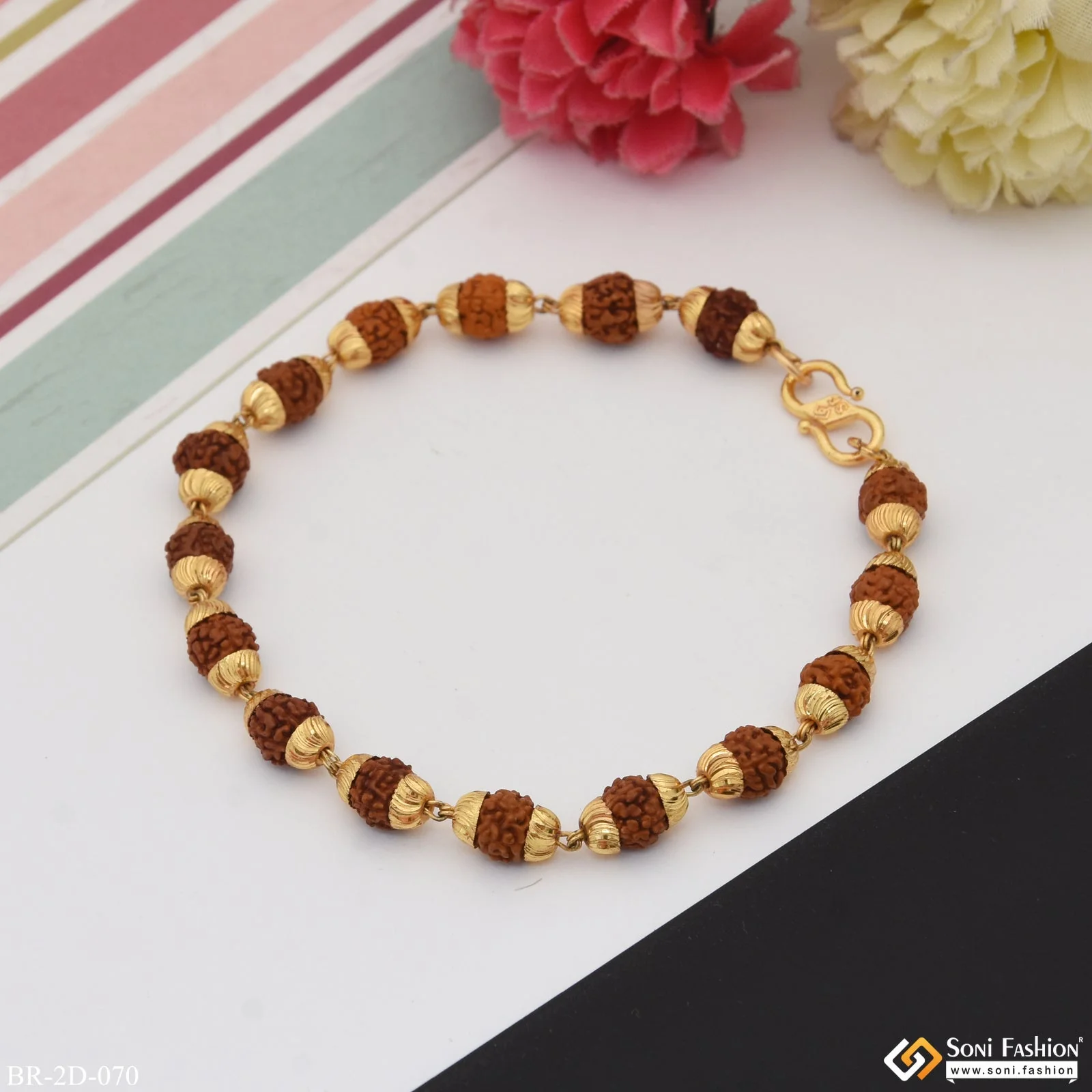 Decorative Design Best Quality Gold Plated Rudraksha Bracelet for Men - Style D070
