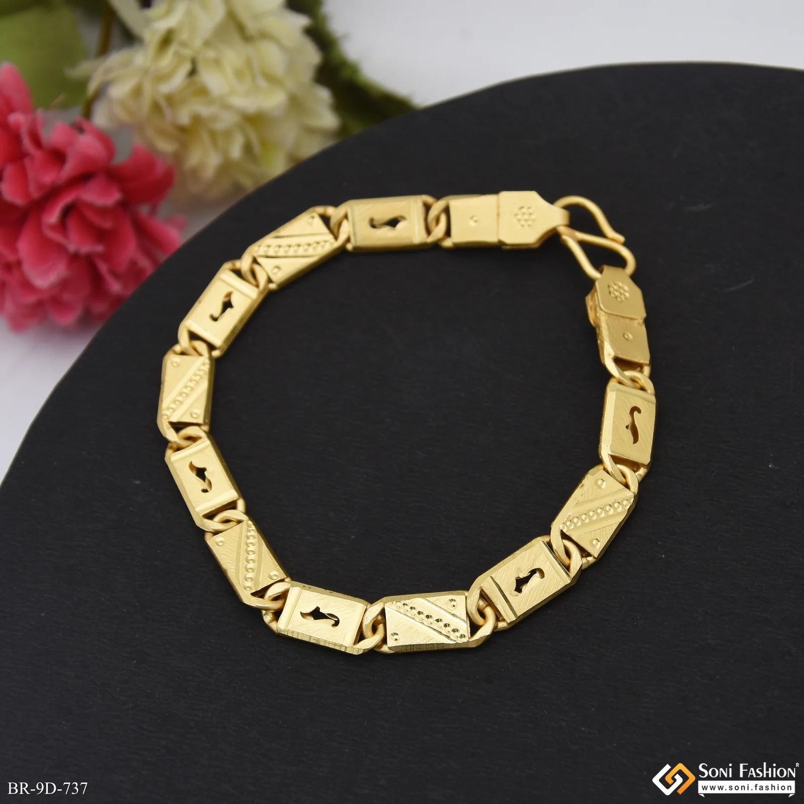 Delicate Design Gold Plated Nawabi Bracelet for Men - Style D737 - Image 3