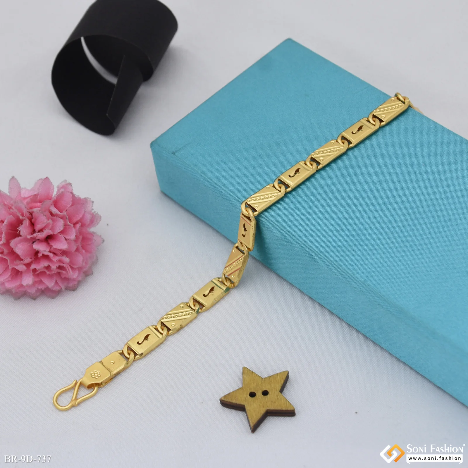 Delicate Design Gold Plated Nawabi Bracelet for Men - Style D737 - Image 4
