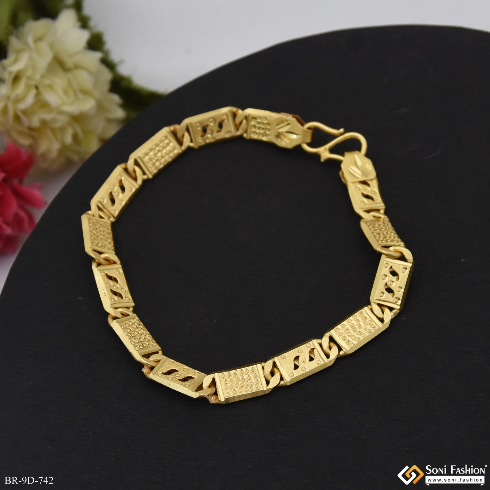 Delicate Design Gold Plated Nawabi Bracelet for Men - Style D742 - Image 3