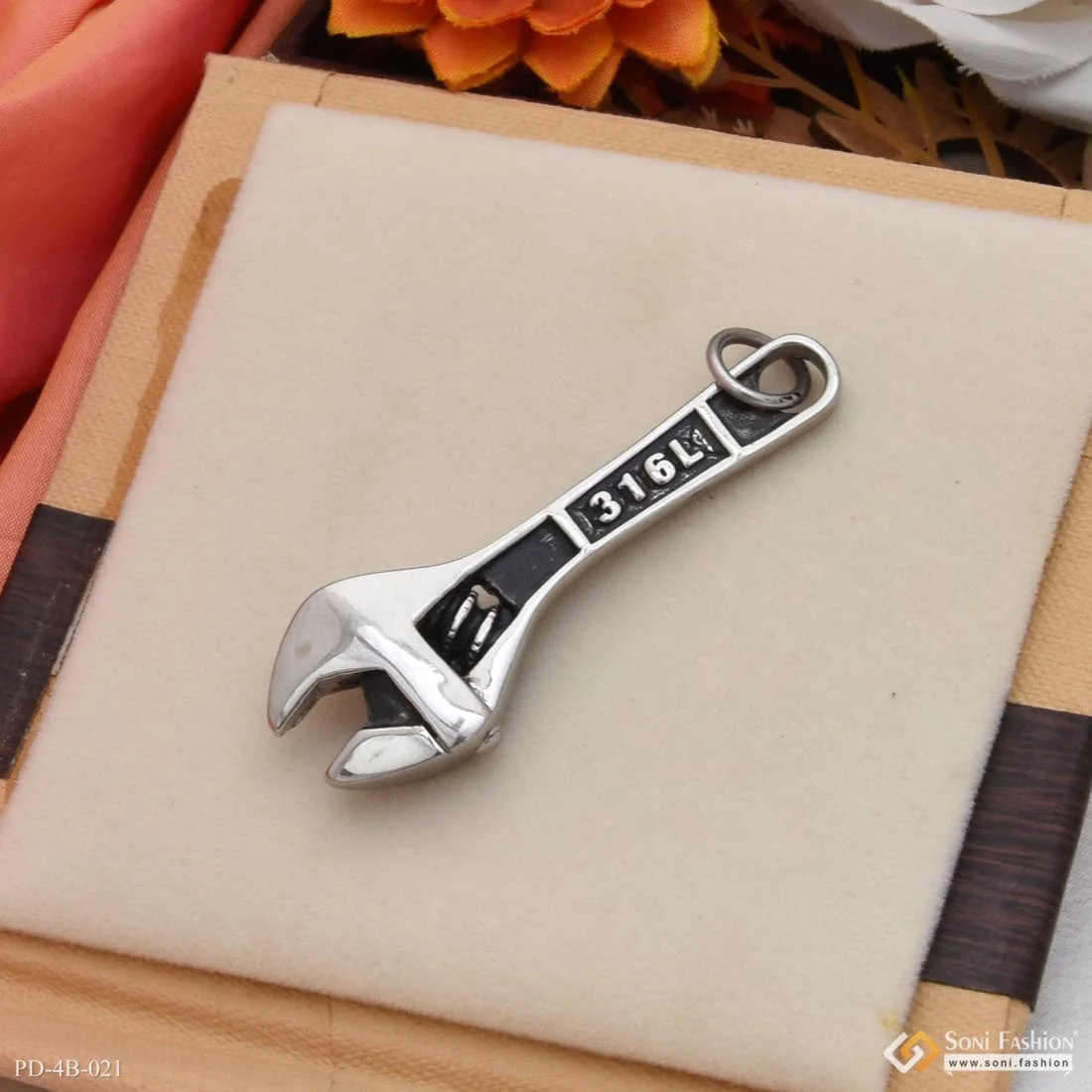Distinctive Design Best Quality Silver & Black Color Pendant For Men - Style B021 - Image 2