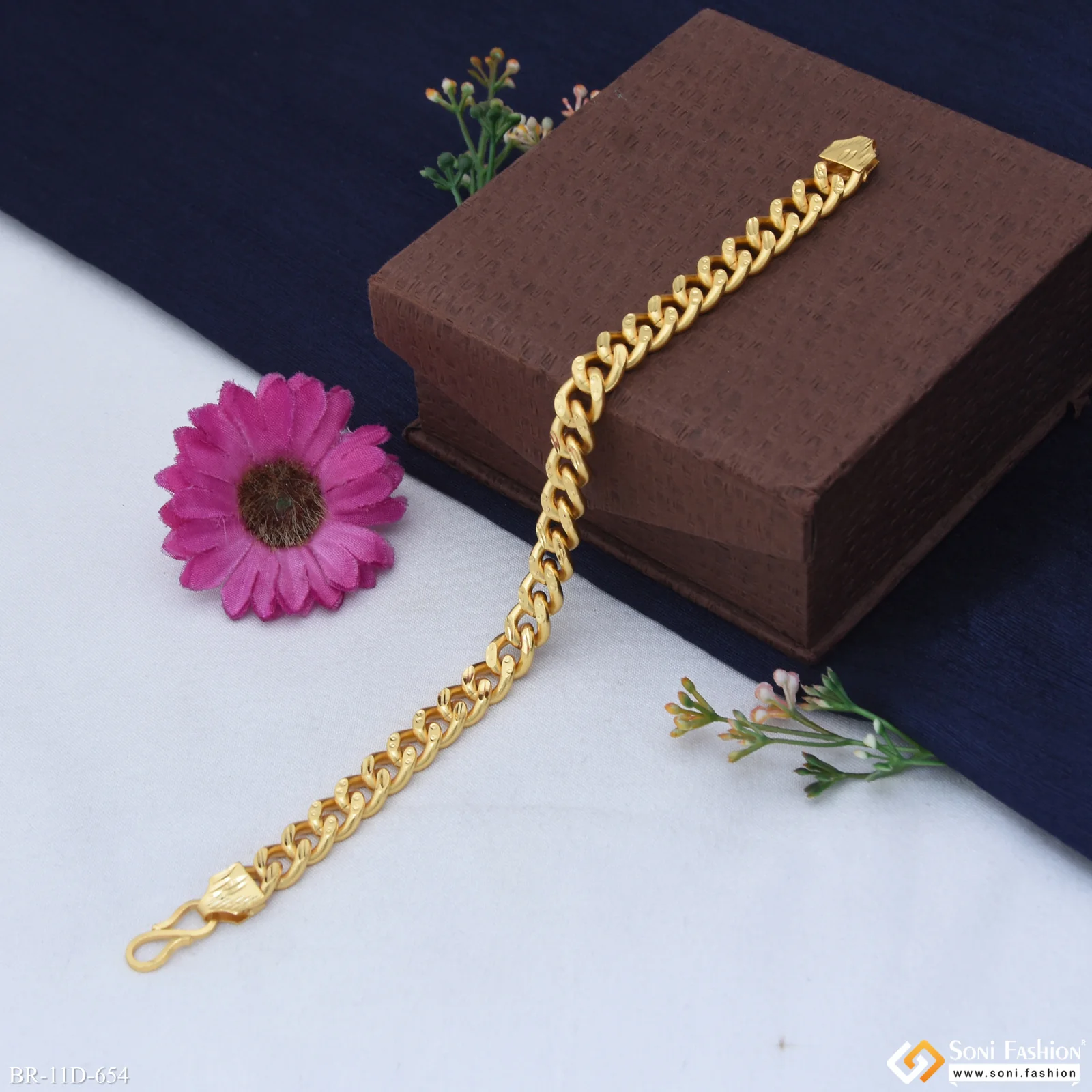 Etched Design High-Quality Gold Plated Linked Bracelet for Men - Style D654 - Image 6