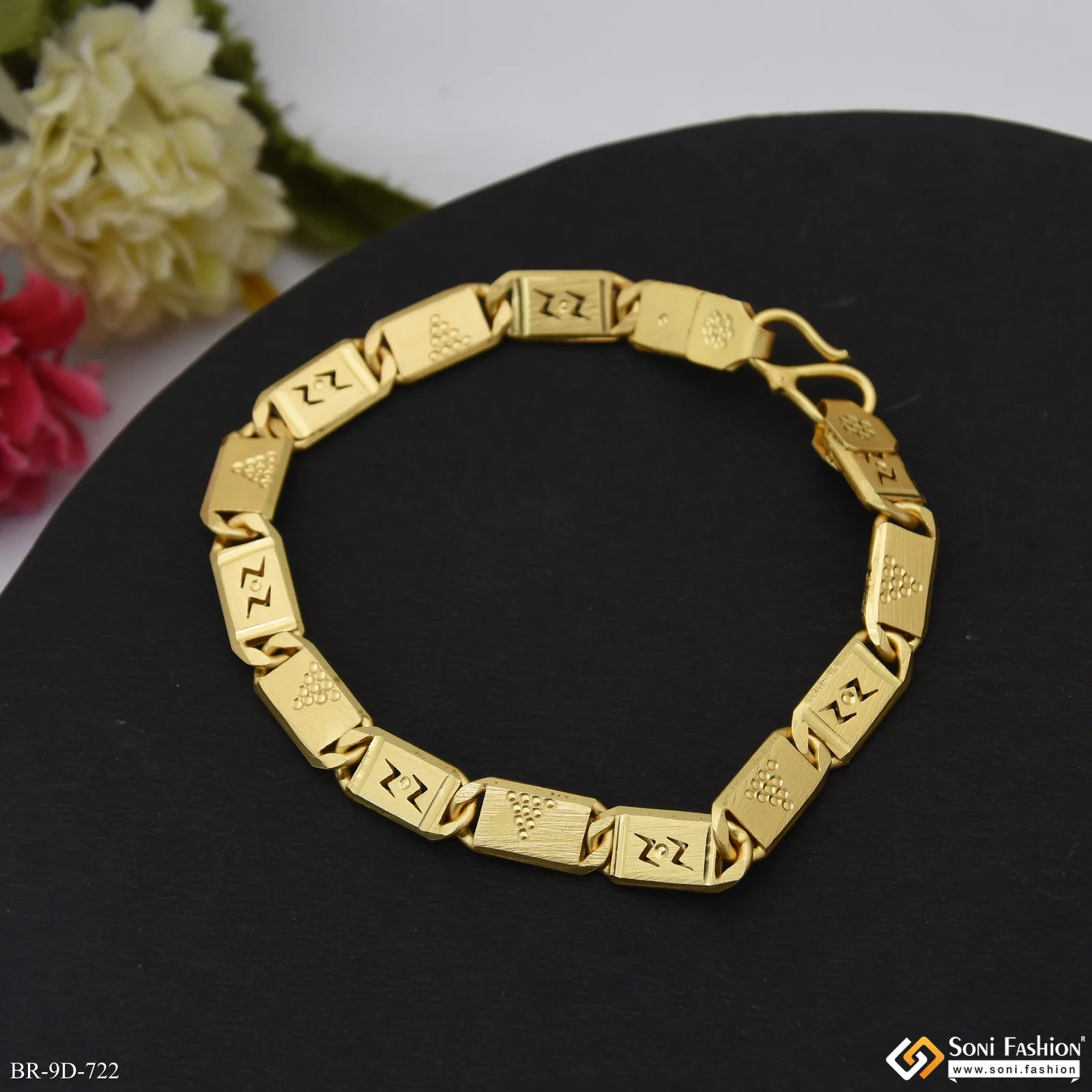 Excellent Design Gold Plated Nawabi Bracelet for Men - Style D722 - Image 3