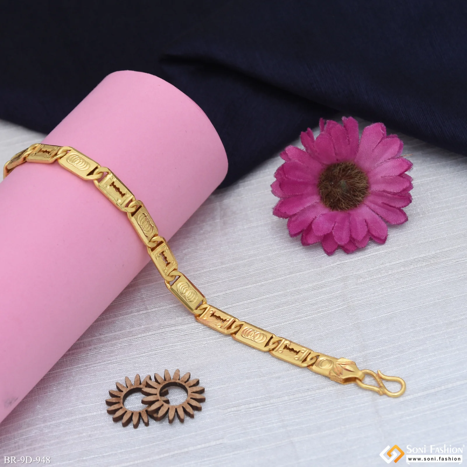 Excellent Design Gold Plated Nawabi Bracelet for Men - Style D948 - Image 3