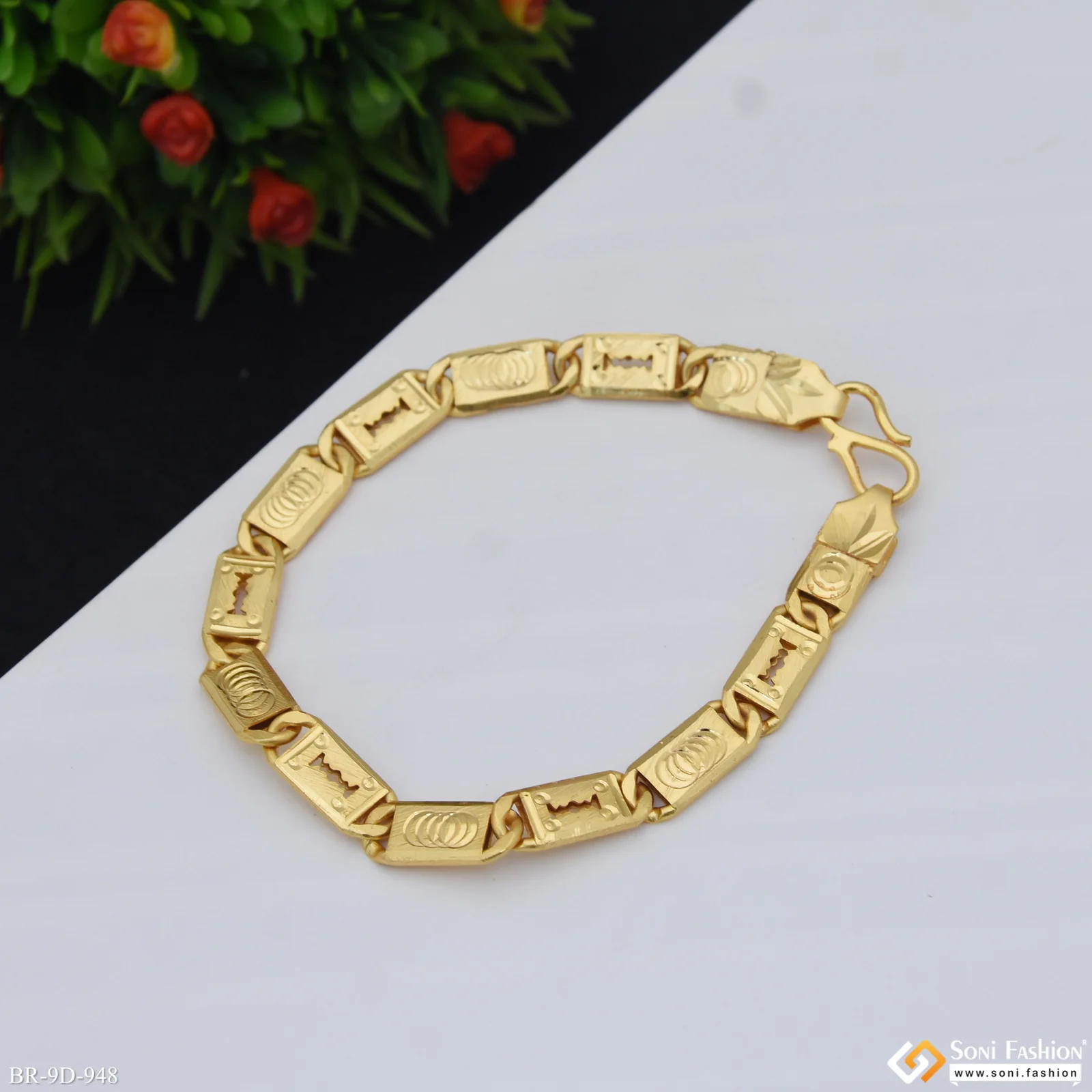 Excellent Design Gold Plated Nawabi Bracelet for Men - Style D948 - Image 4