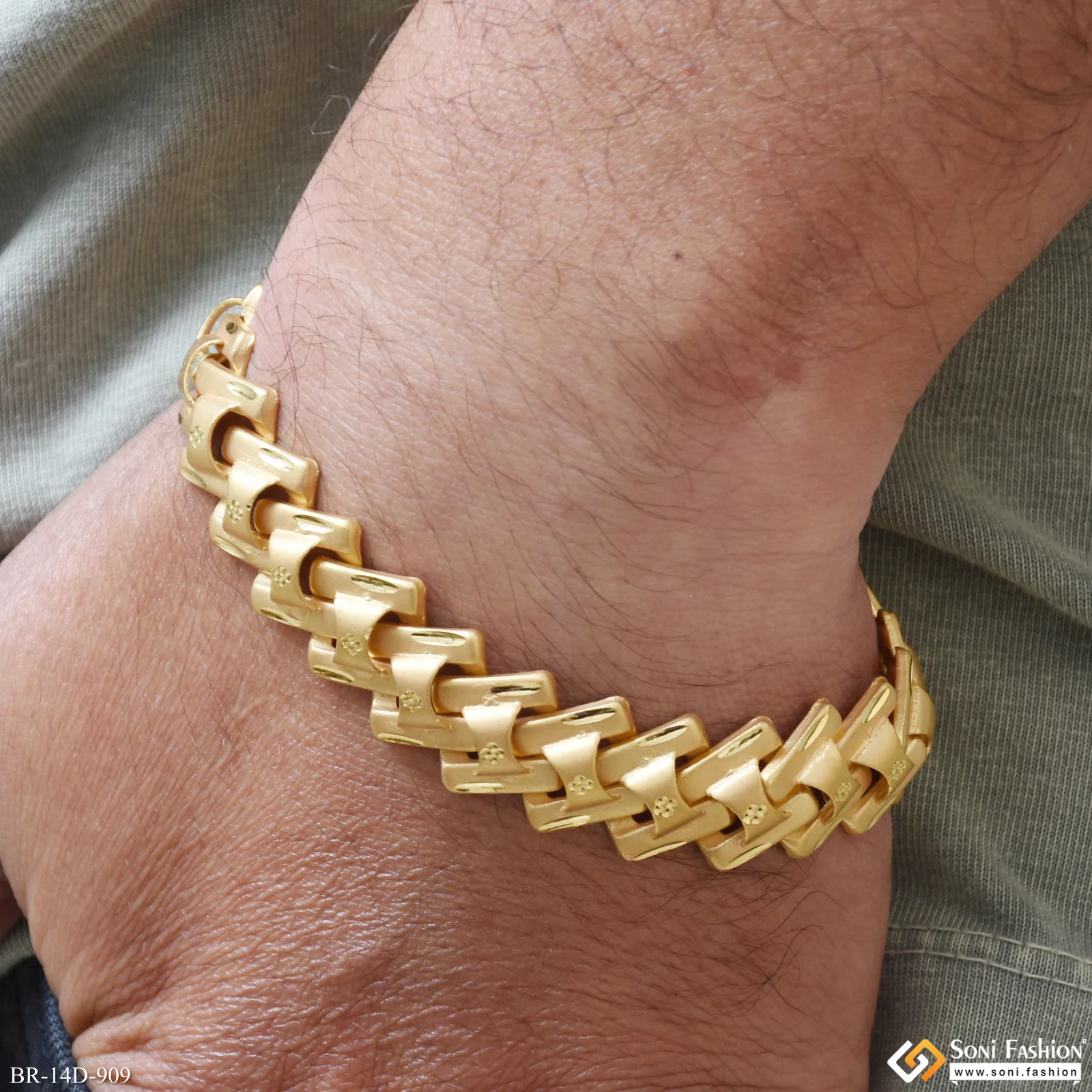 Excellent Design Gold Plated Pokal Bracelet for Men - Style D909