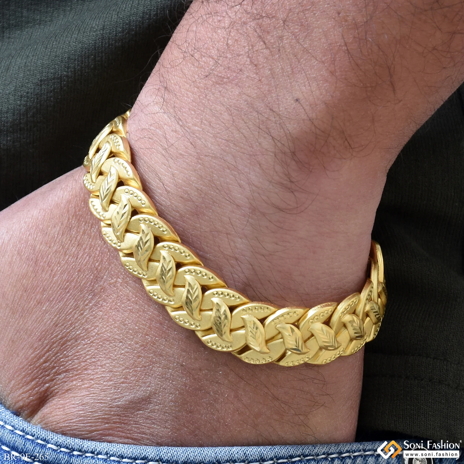 Excellent Design Gold Plated Pokal Bracelet for Men - Style E265