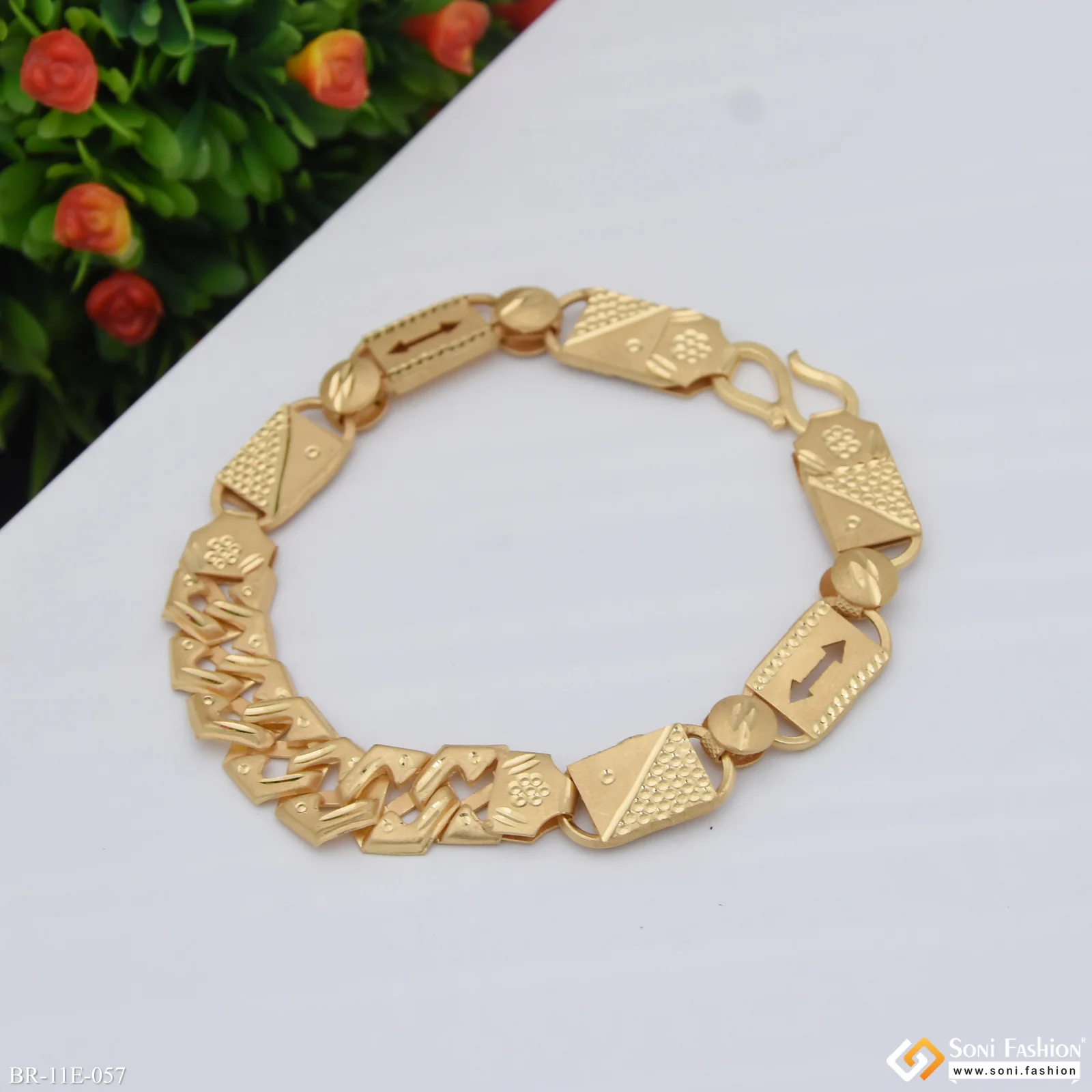 Excellent Design Gold Plated Pokal Nawabi Bracelet for Men - Style E057 - Image 2