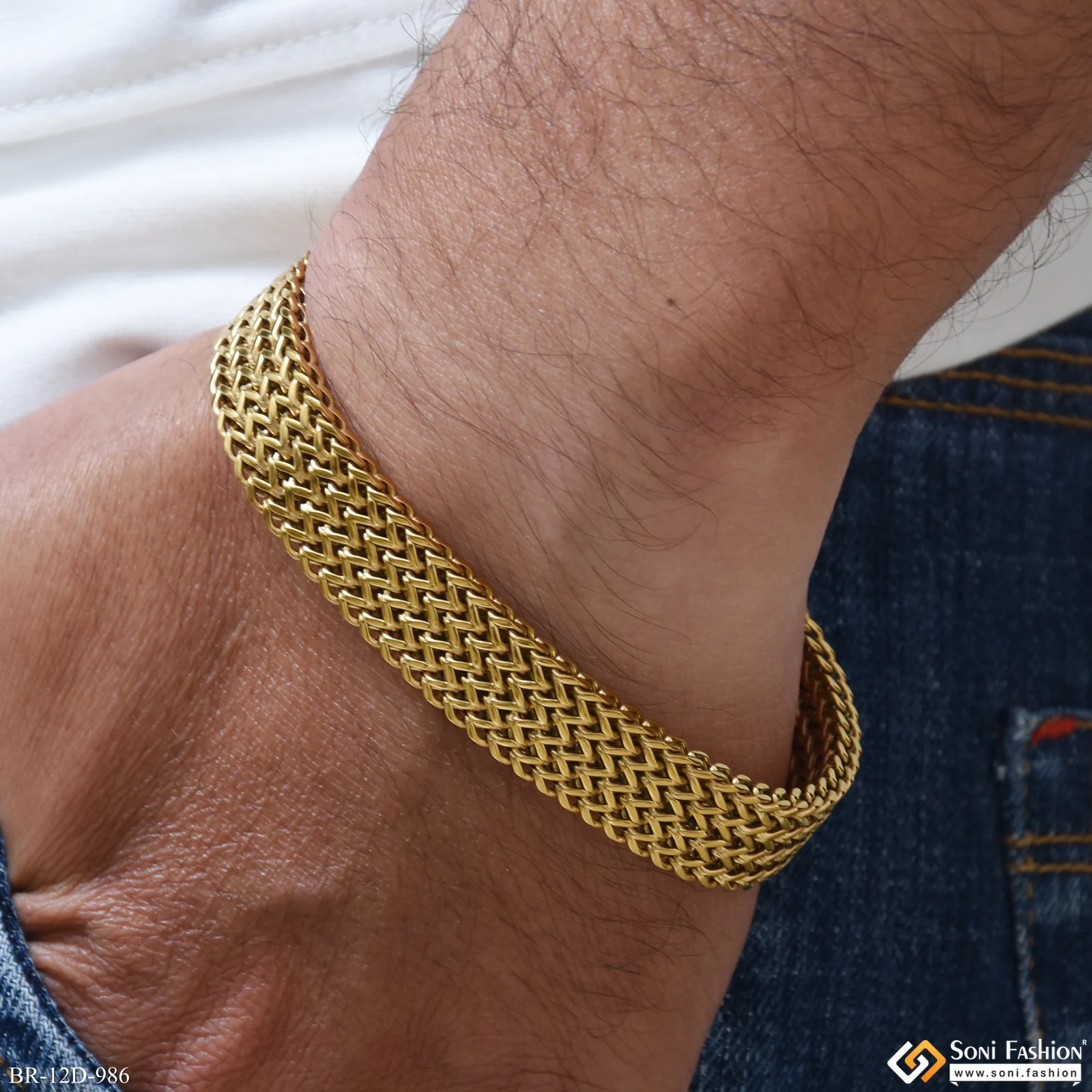 Excellent Design Golden Color Stainless Steel Bracelet for Men - Style D986
