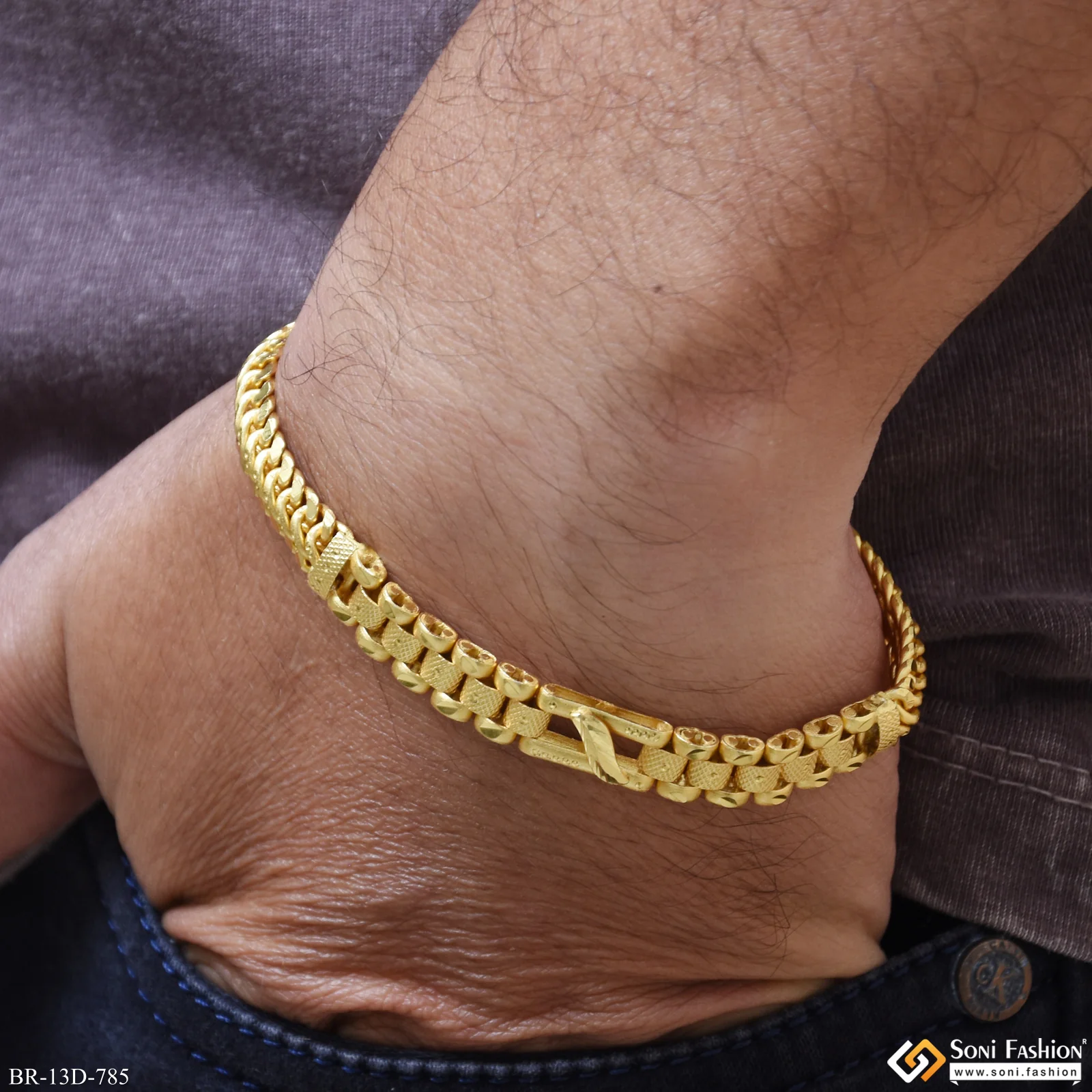 Extraordinary Design Gold Plated Box Bracelet for Men - Style D785