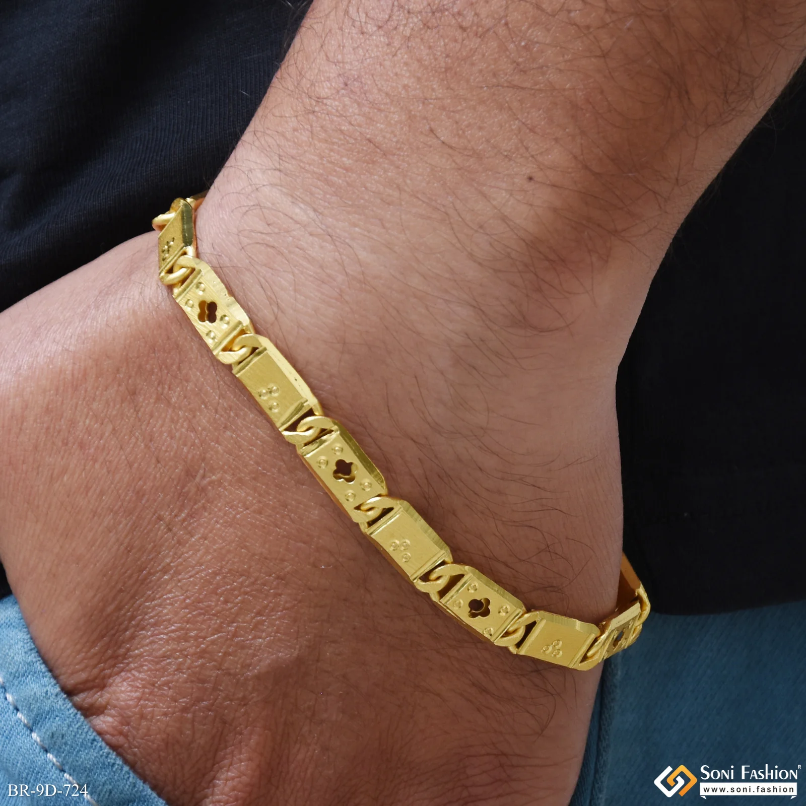 Extraordinary Design Gold Plated Nawabi Bracelet for Men - Style D724 - Image 2