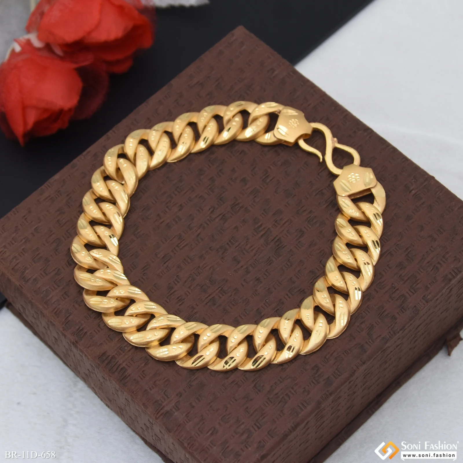 Extraordinary Design Gold Plated Pokal Bracelet for Men - Style D658 - Image 3