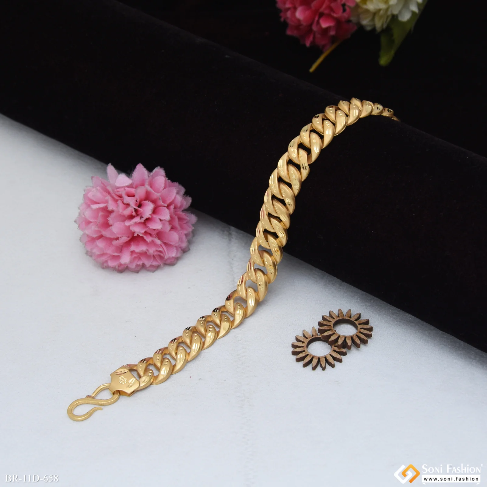Extraordinary Design Gold Plated Pokal Bracelet for Men - Style D658 - Image 4