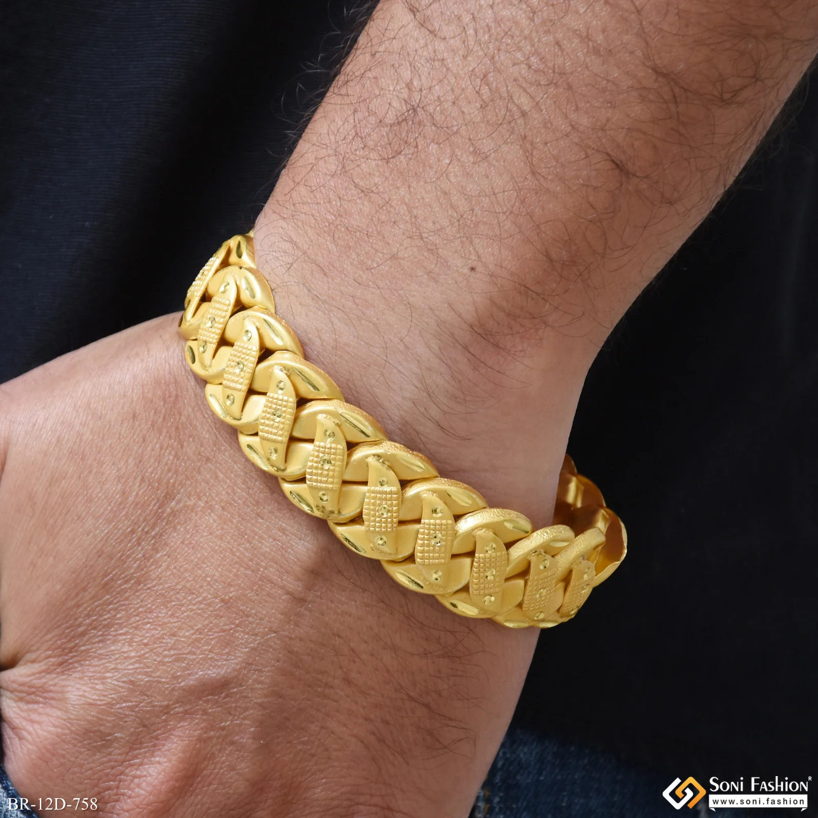 Extraordinary Design Gold Plated Pokal Bracelet for Men - Style D758 - Image 4