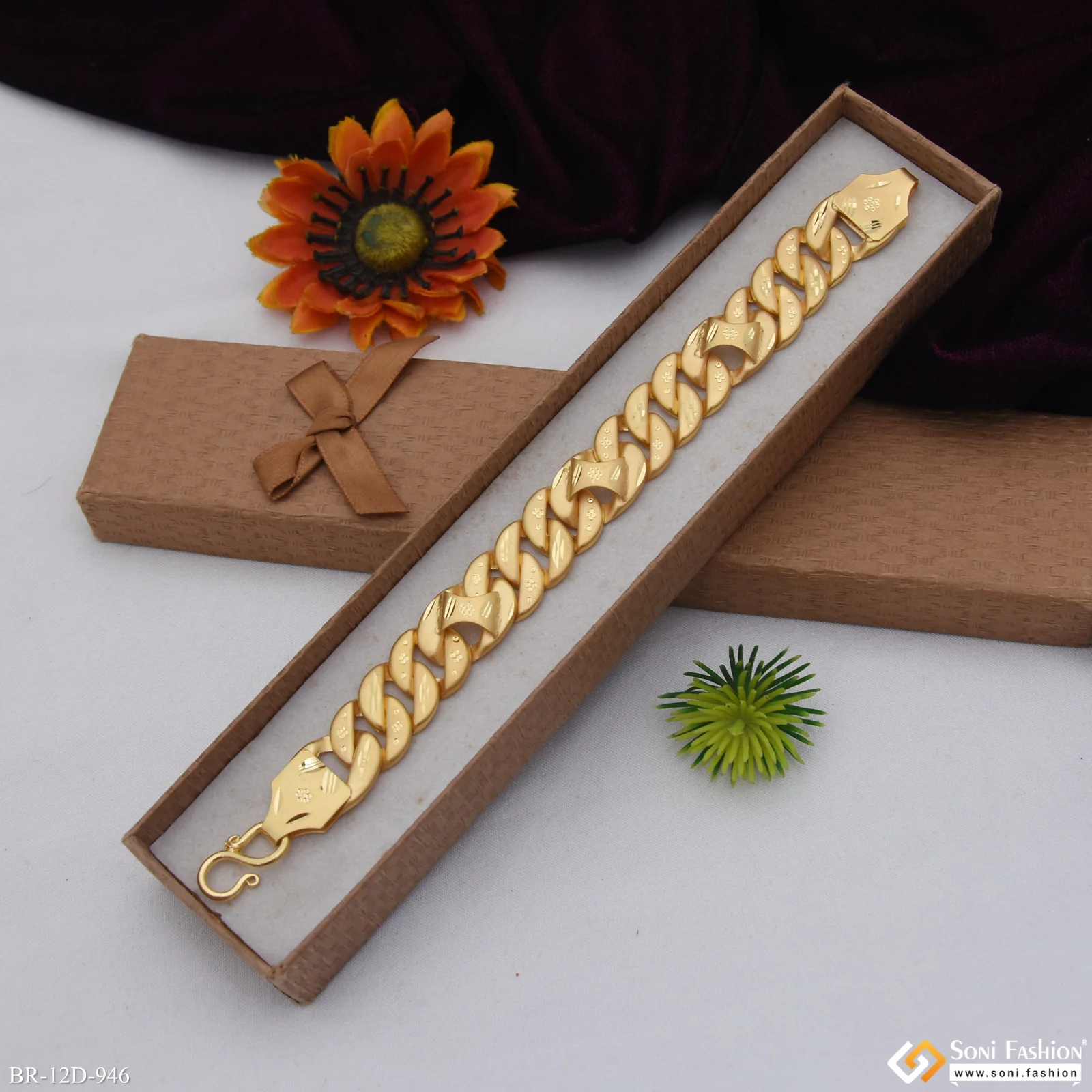 Extraordinary Design Gold Plated Pokal Bracelet for Men - Style D946 - Image 5
