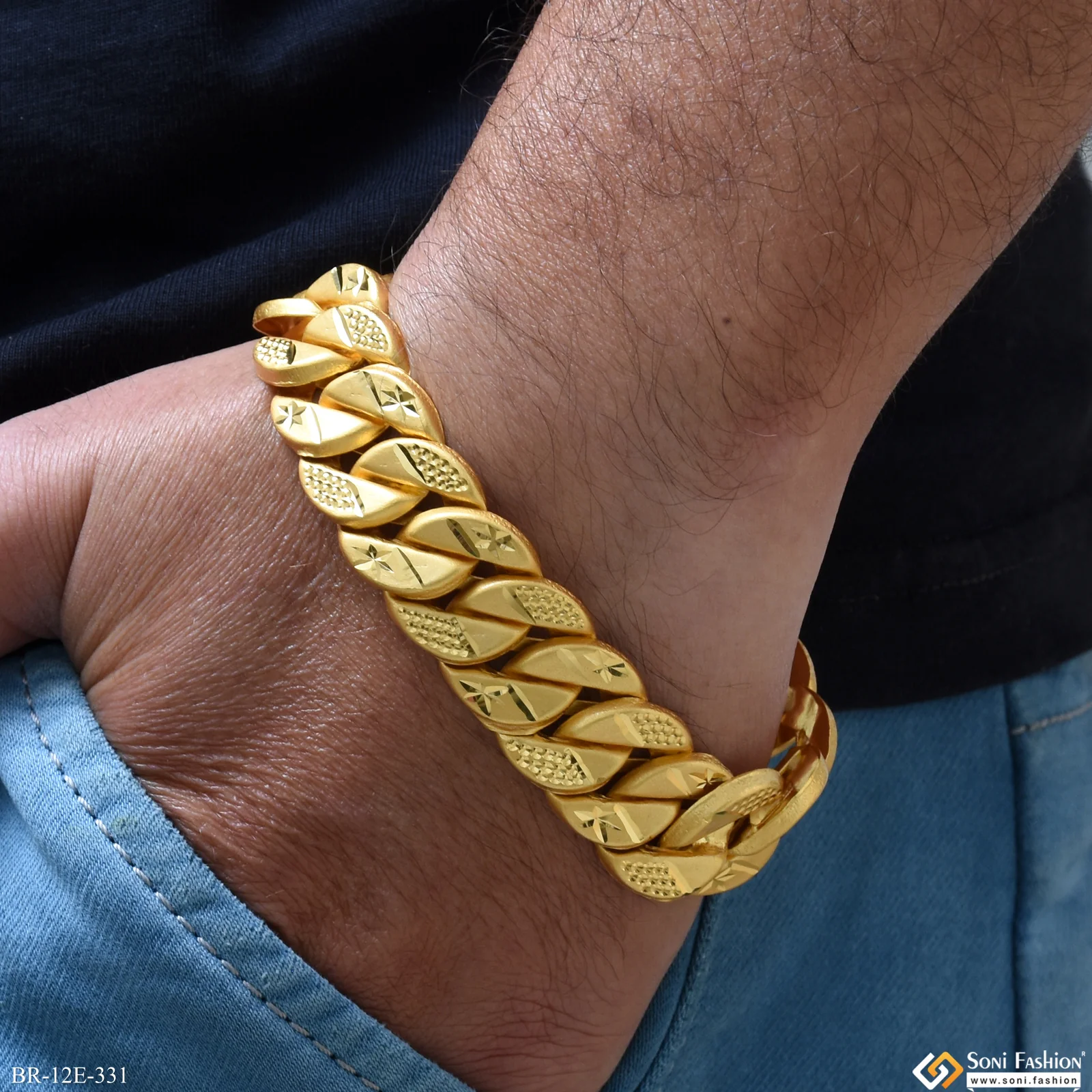 Extraordinary Design Gold Plated Pokal Bracelet for Men - Style E331