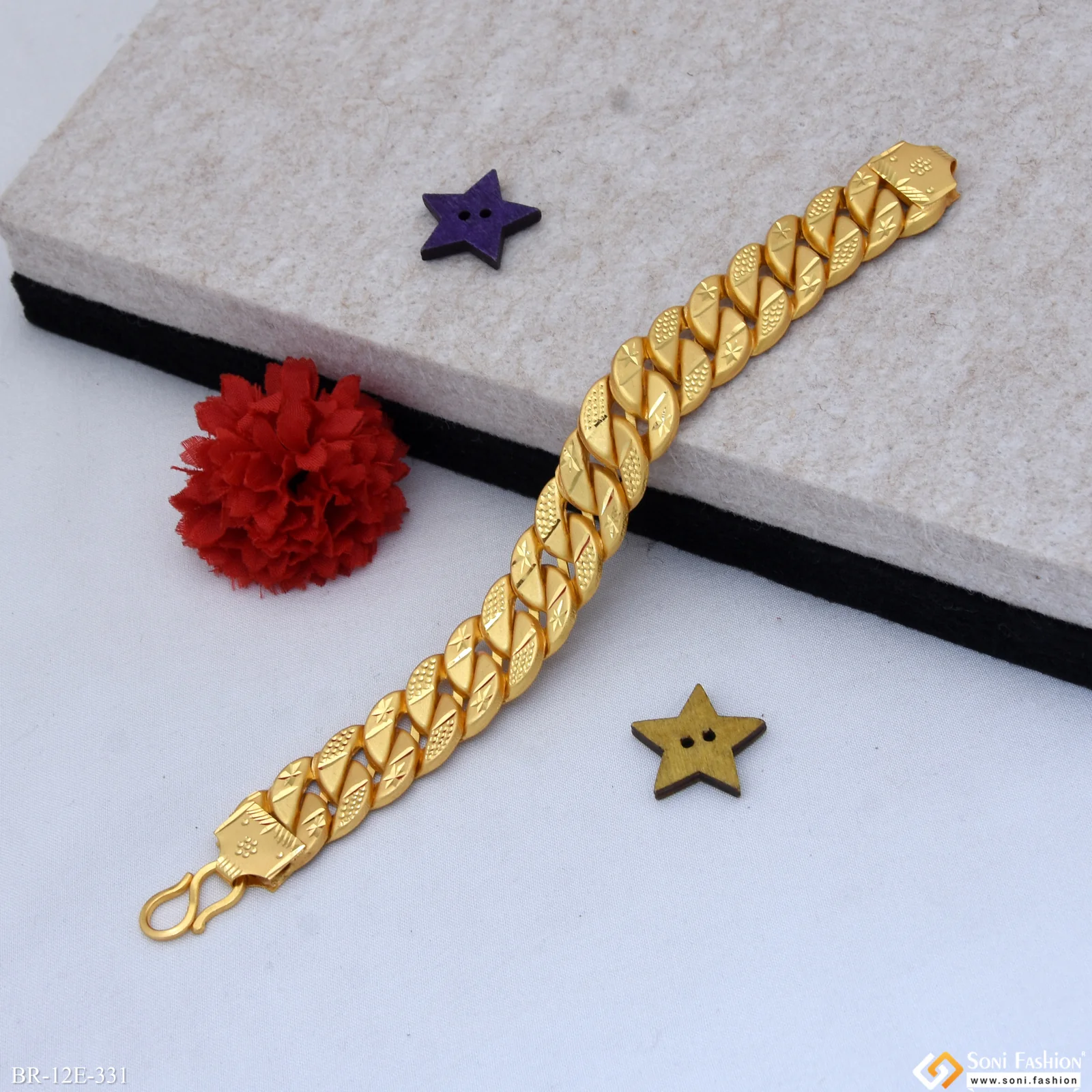 Extraordinary Design Gold Plated Pokal Bracelet for Men - Style E331 - Image 4